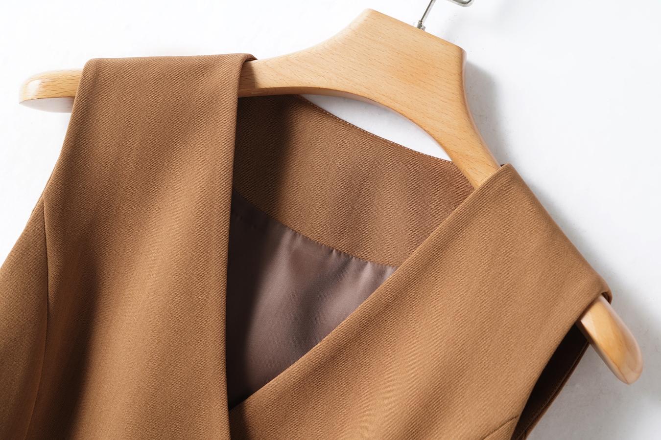 Women's Solid V Neck Button Front Fitted Blazer Vest with Pockets, Casual Sleeveless Vest for Work Office Business, Ladies Spring & Fall Clothes