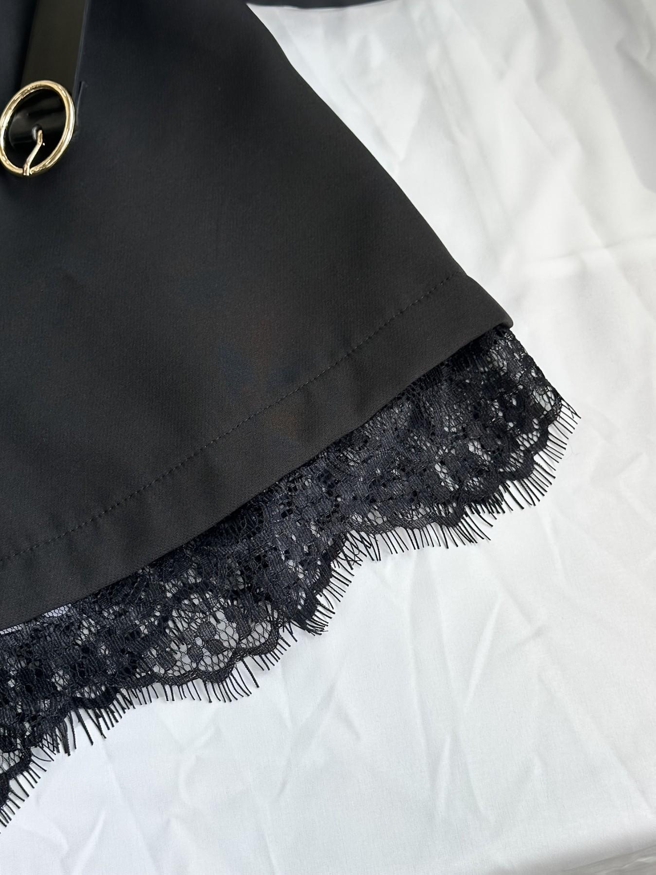 Elegant Patchwork Contrast Lace Shorts, Casual Style Fitted Natural Waist Pants, Button Fly Closure, Includes Belt, Women's Fashion