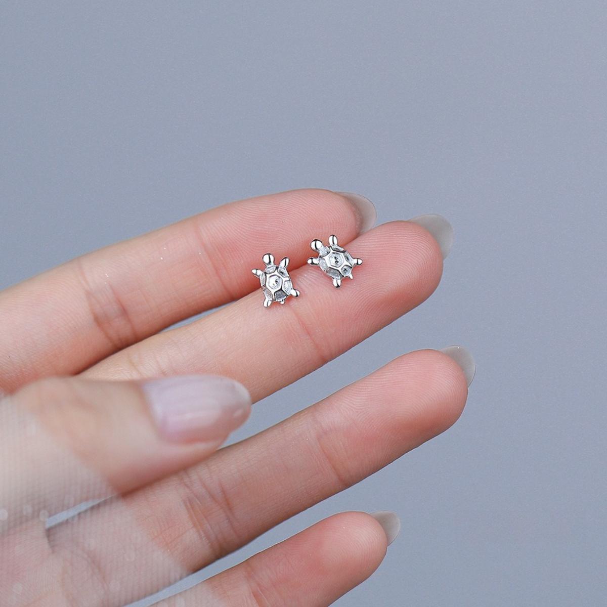Women's S999 Pure Silver Turtle Stud Earrings - Unisex S999 Series Animal Motif Jewelry, Stylish Versatile Silver Accessories for Daily Wear & Commuting