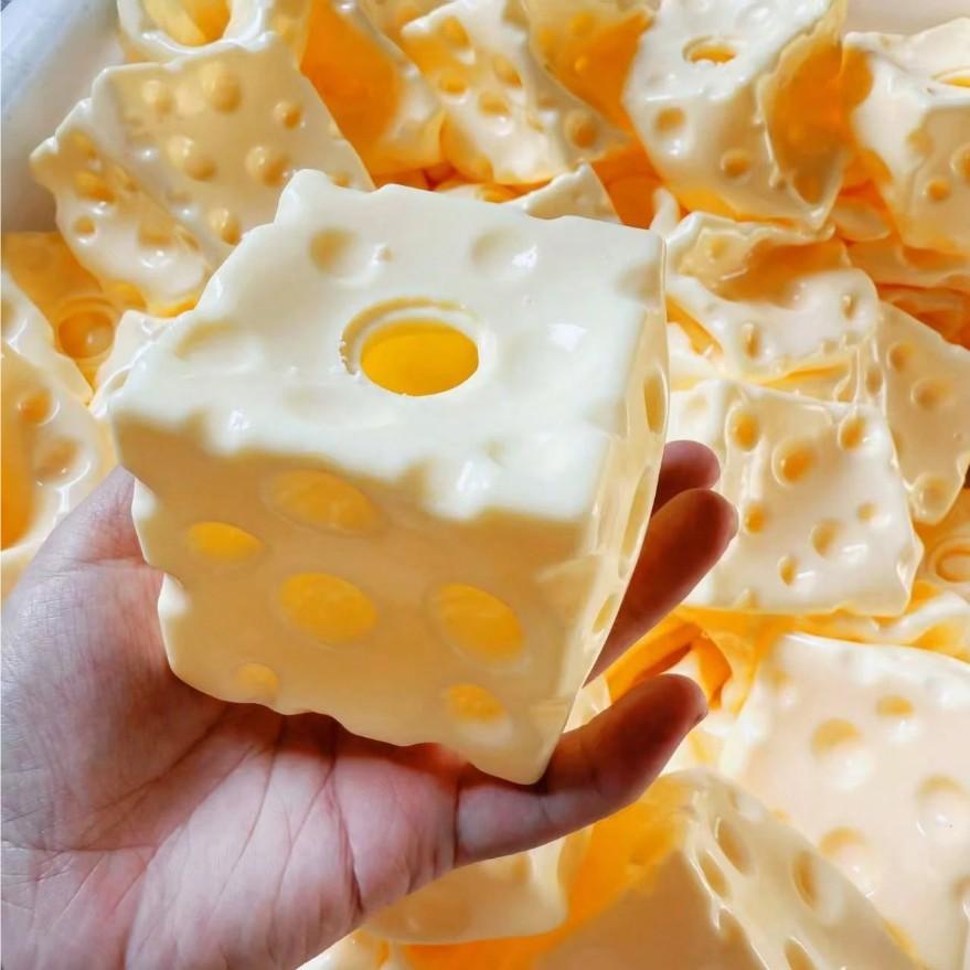 7cm Square Cheese Ball Slow Bounce Toy, Realistic Bread Texture, Tpr Shell, Perfect Gift for Birthday, Christmas, Halloween, Easter