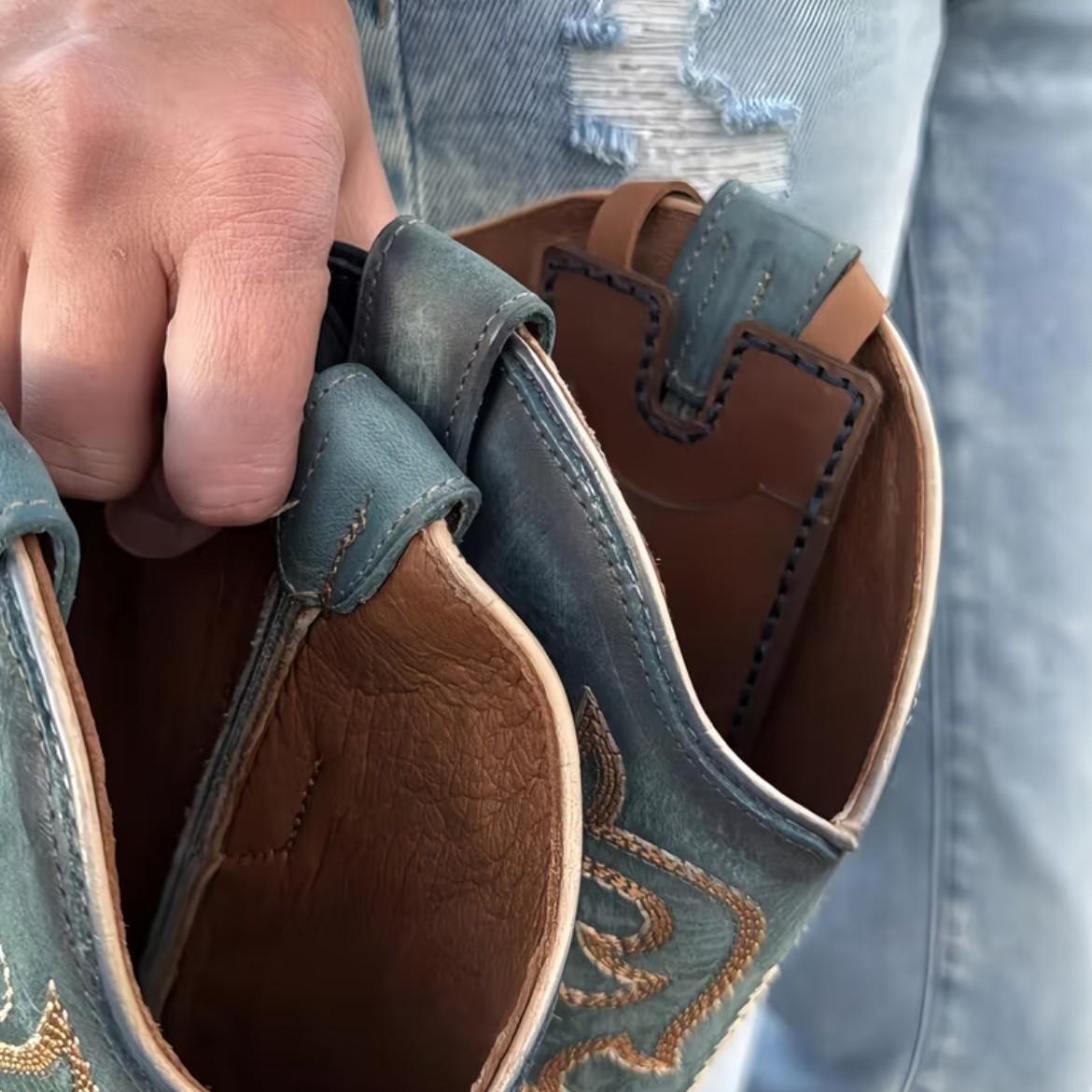 Western Boot Wallet with Snap Strap, Medieval Retro Coin Purse, Card Holder, Vintage Style, Secure Closure, Ideal for Daily Use