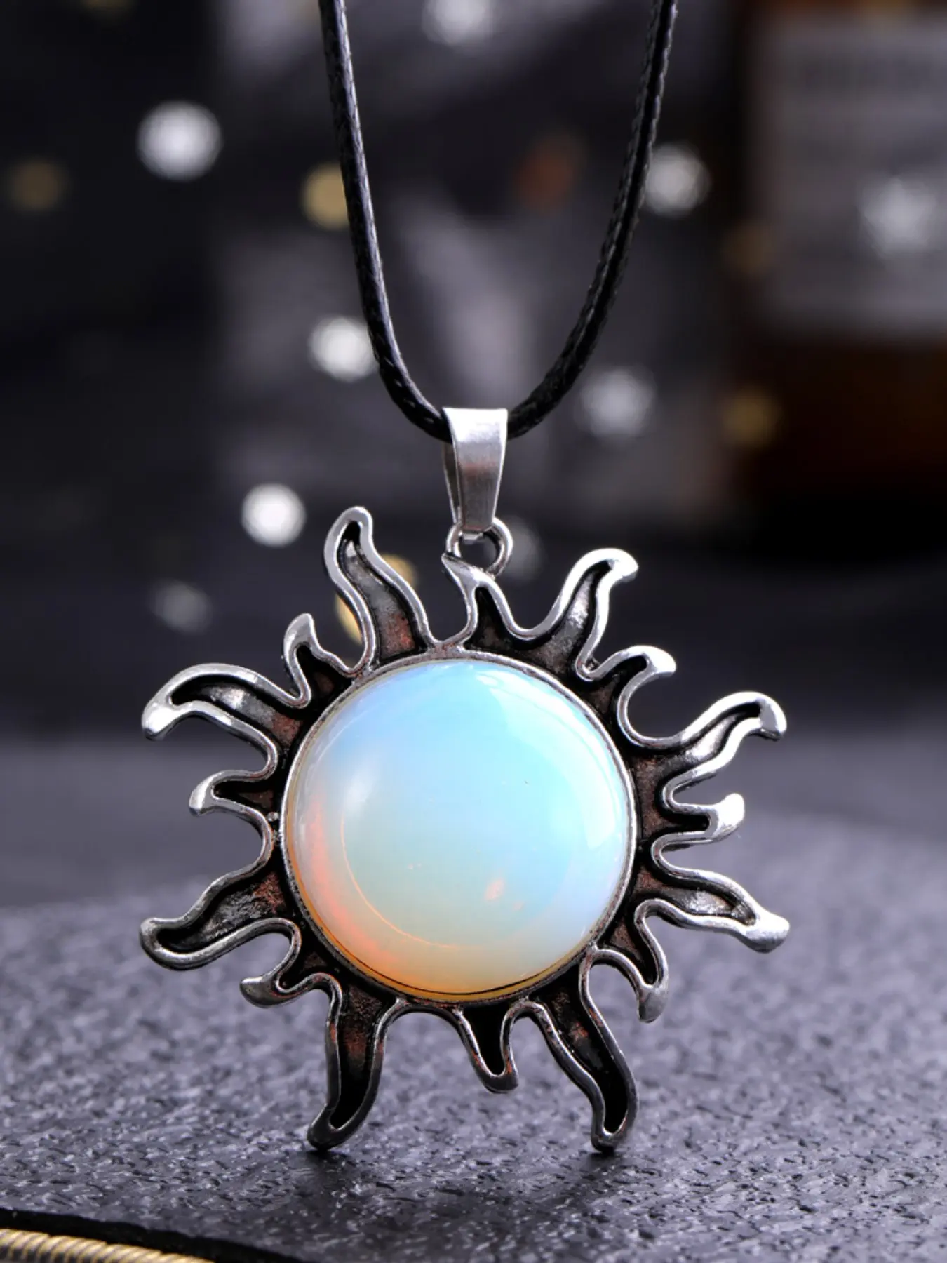 1pc Natural Stone Crystal Sunflower Pendant, Various Quartz Amethyst Pendants with Leather Cord, Ideal for Birthday Christmas Gifts, Yoga Meditation Accessories