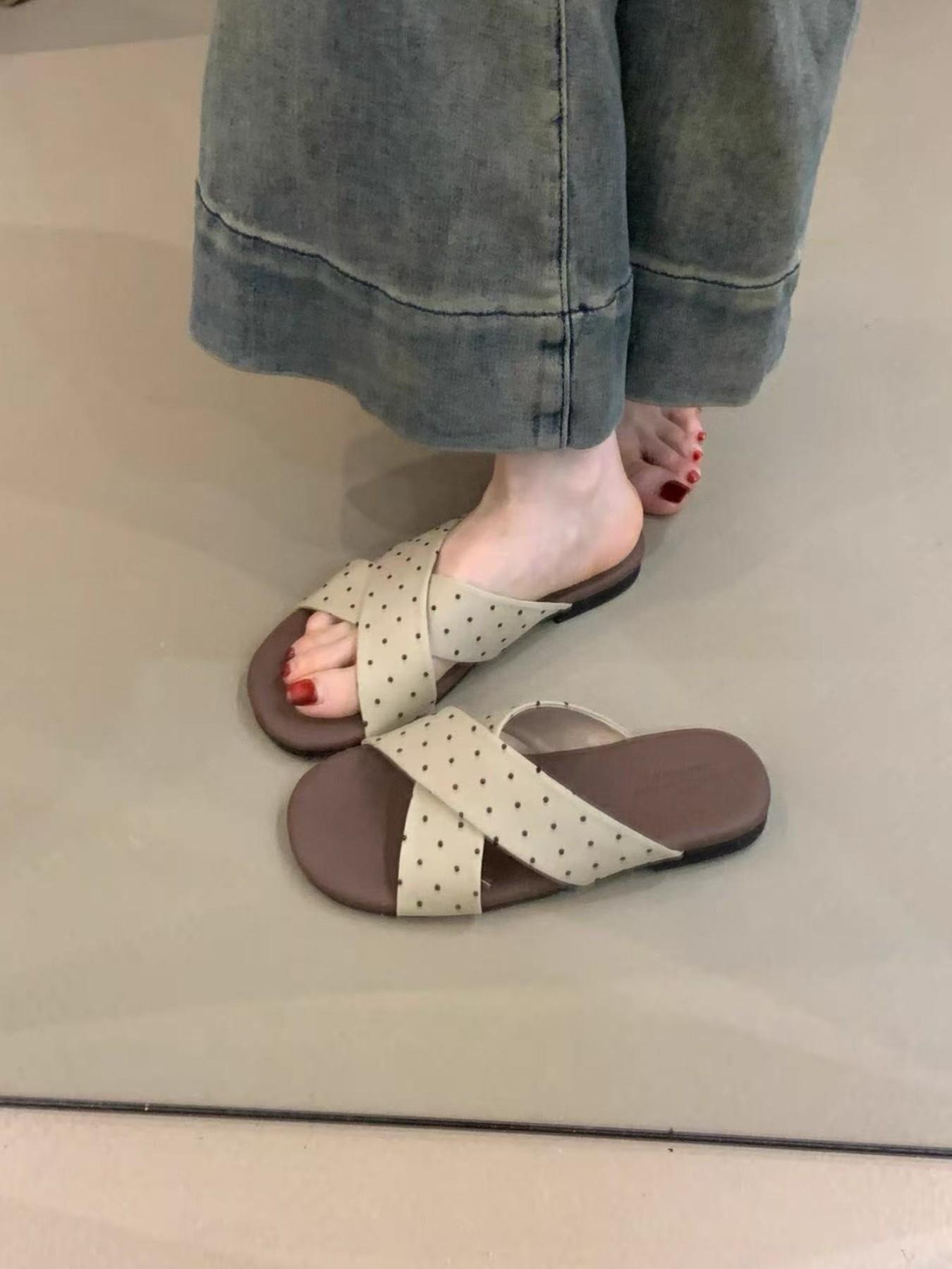 2026 Summer New Polka Dot Cross Strap Sandals for Women, Outdoor Flat Shoes, Versatile Cool Slippers, Fashionable and Comfortable
