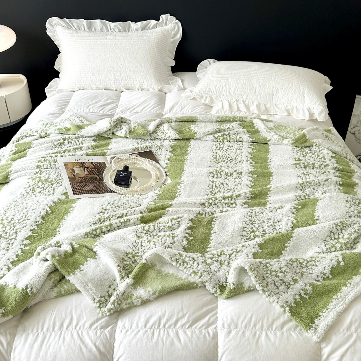 Wool cashmere nap blanket, comfortable and warm, suitable for use on sofa beds or office chairs.A lightweight and skin-friendly cover perfect for travel camping or at home. Great gift choice forfamily and friends