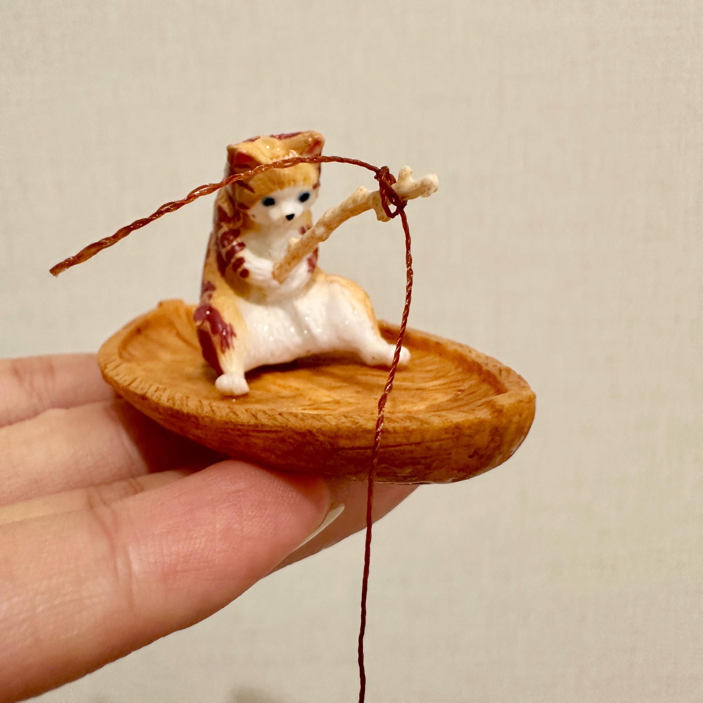 A Set of Adorable Cats Fishing on a Boat, Made of Durable Resin with Realistic Details, Perfect for Aquarium Decoration, Fish Tank Ornament & Marine-Themed Micro Landscape