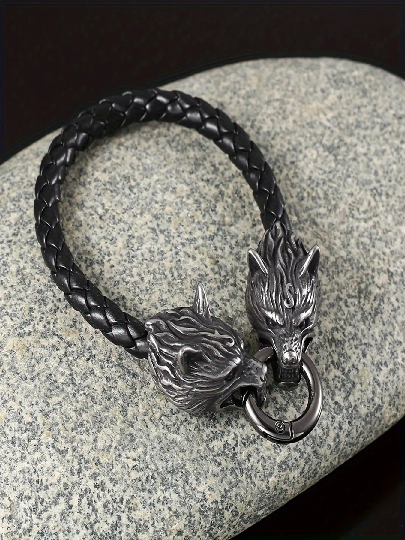 Hot Selling Handmade Viking Wolf Head Bracelet for Men, Unique Jewelry Accessory, Wholesale Bestseller, Trendy Fashion Item