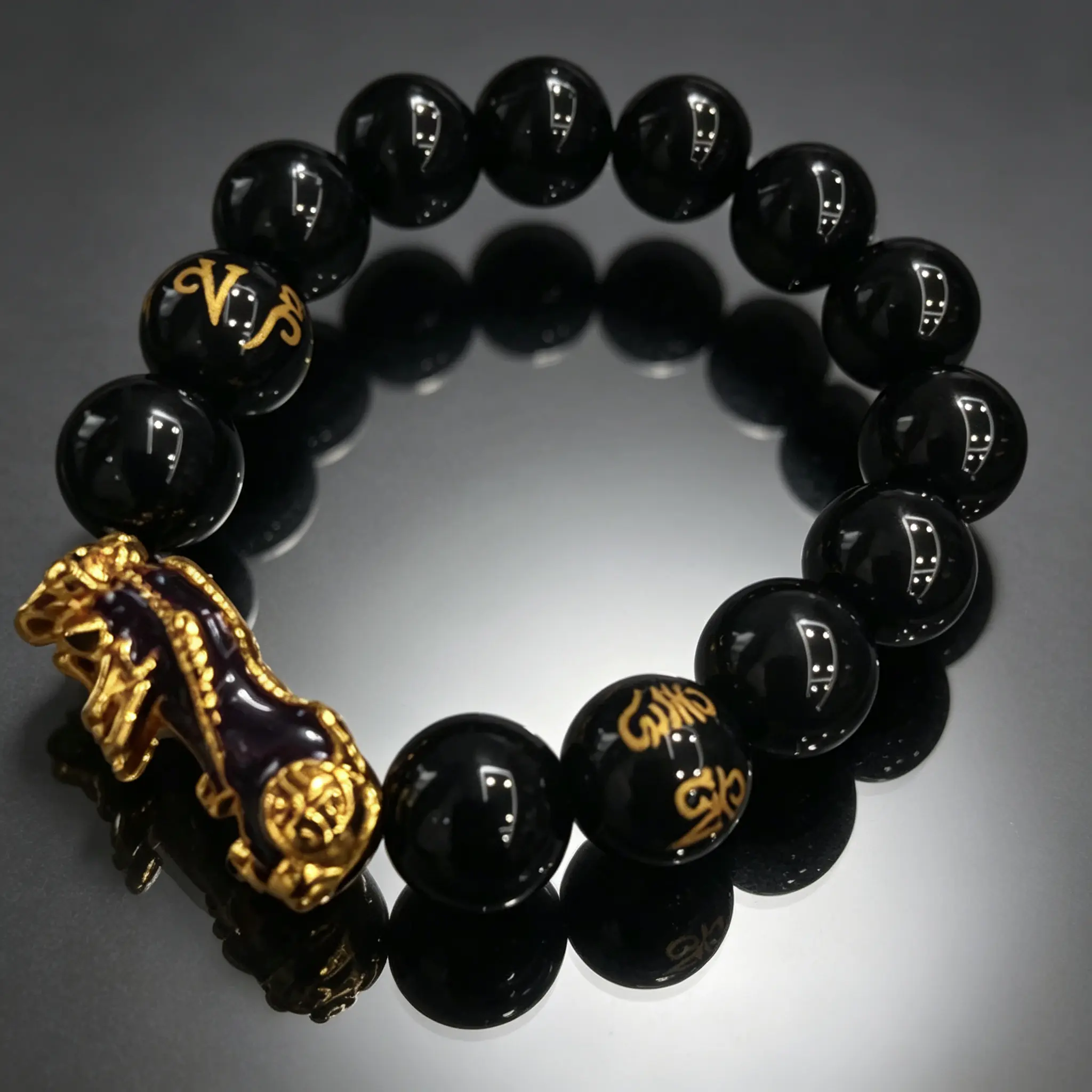 Chinese traditional-style obsidian beaded bracelet, handcrafted Pixiu accessory, elastic fashion wristband suitable for everyday wear and gifting