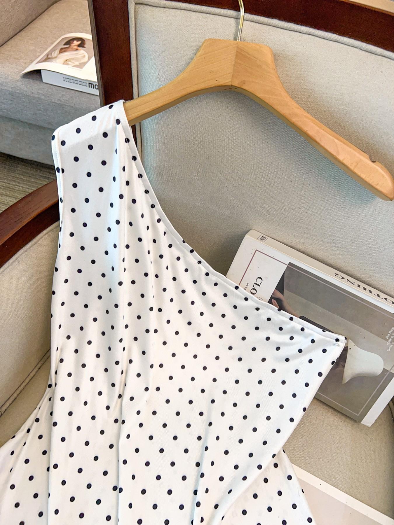 Plus Size Women's Sleeveless Polka Dot Off-Shoulder Casual Tank Top, Vintage Style, Loose Fit, Perfect for Daily Wear, Dates, Parties