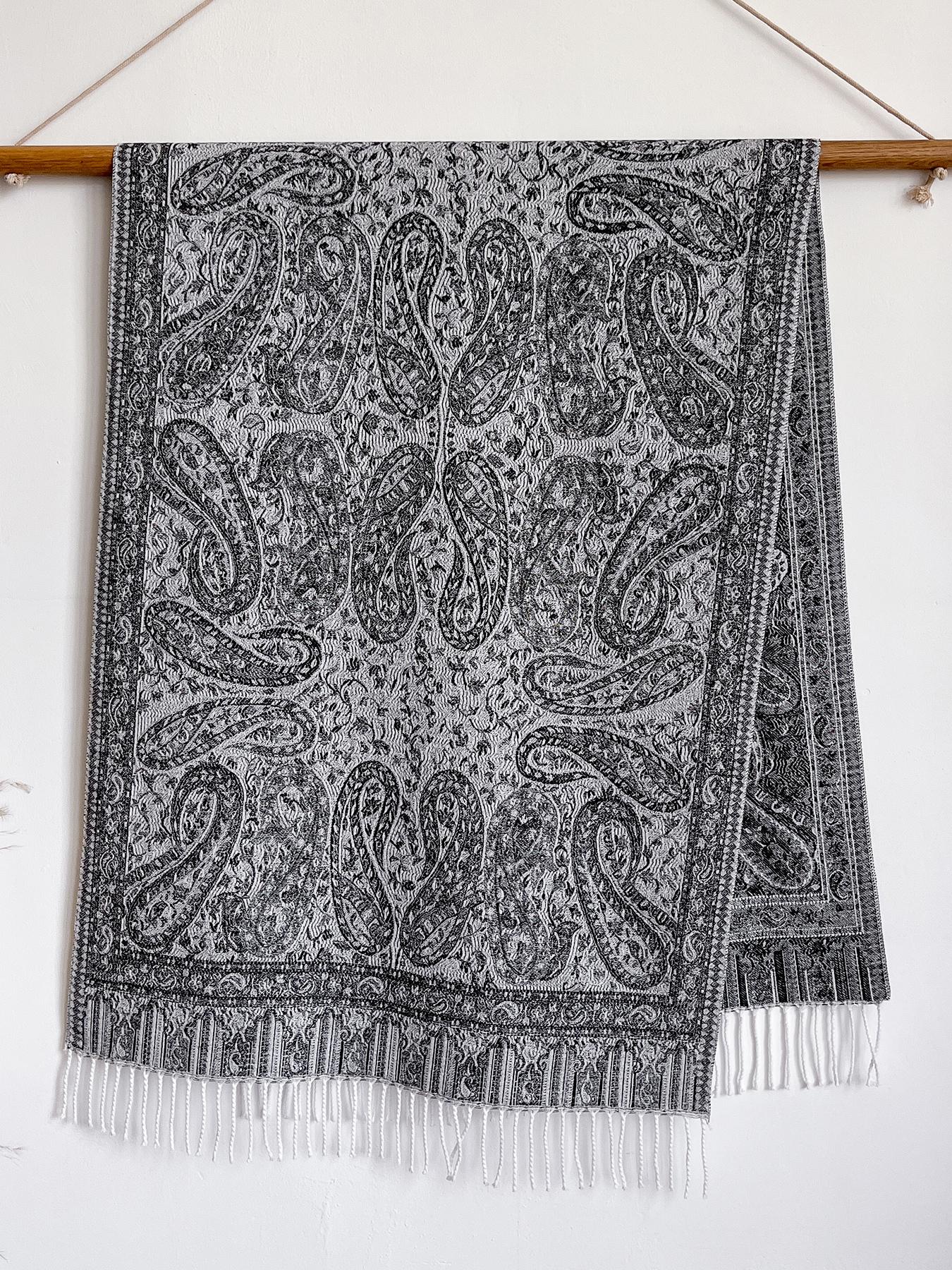 Women's Boho Style Paisley Print Scarf, Fall Winter Woven Fabric, Fitted Design, Soft Warm Accessory for Daily Wear & Modern Fashion