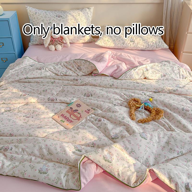 1pcs of small floral print summer quilt, super soft and skin-friendly air-conditioned quilt, suitable for use in all seasons, bedrooms, and living rooms
