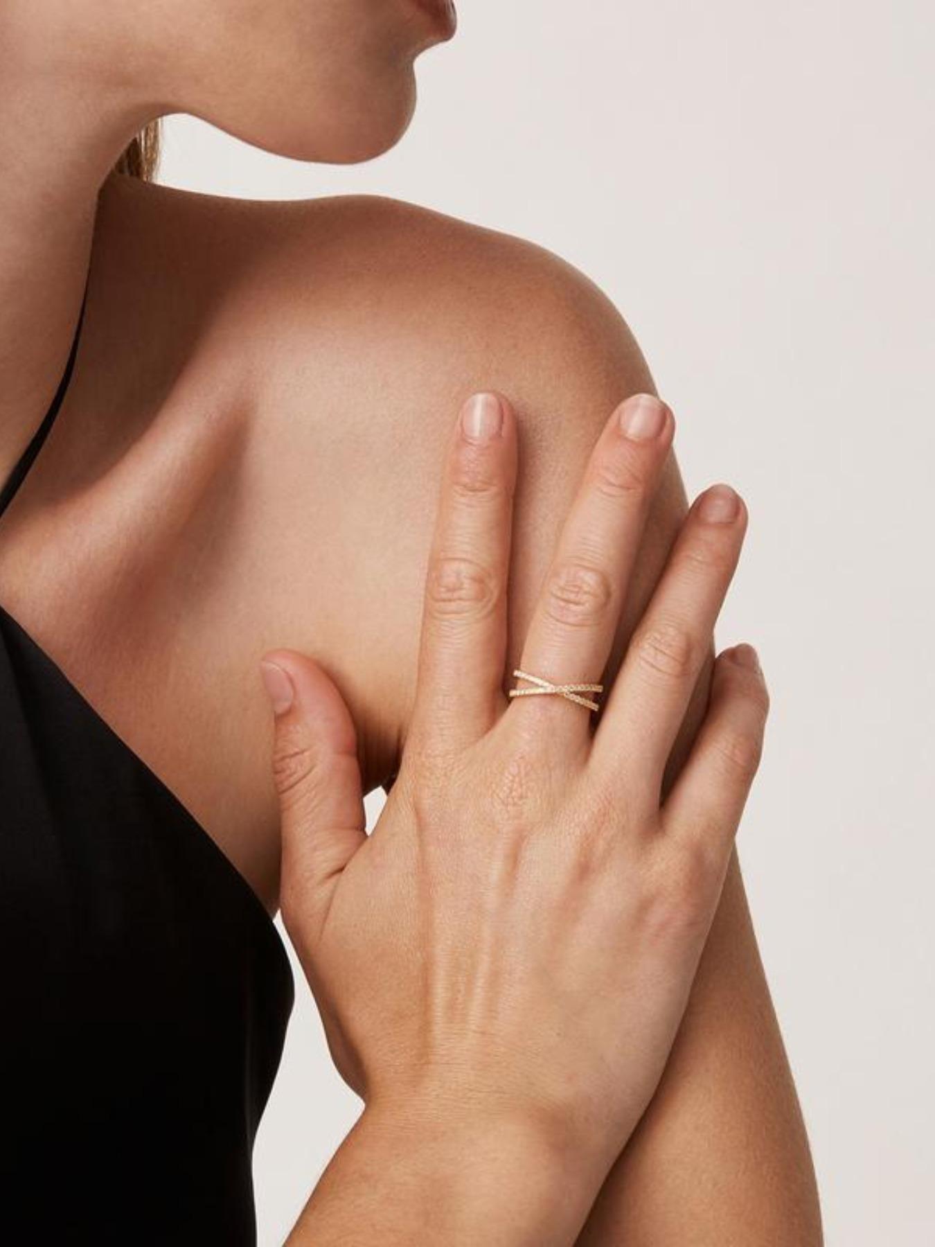 Elegant Cross Zircon Ring, 18k Twisted Stackable Band, Minimalist Daily Jewelry, Perfect Gift for Her