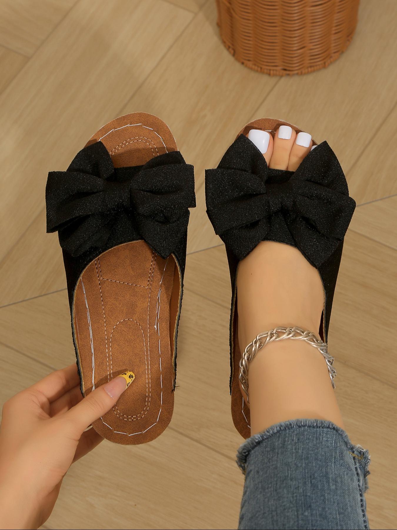 Women's new comfortable and soft casual slip-on sandals, with a soft wedge and flexible sole, essential minimalist sandals for everyday wear, perfect for school, work, and commuting, fashionable and trendy walking sandals.