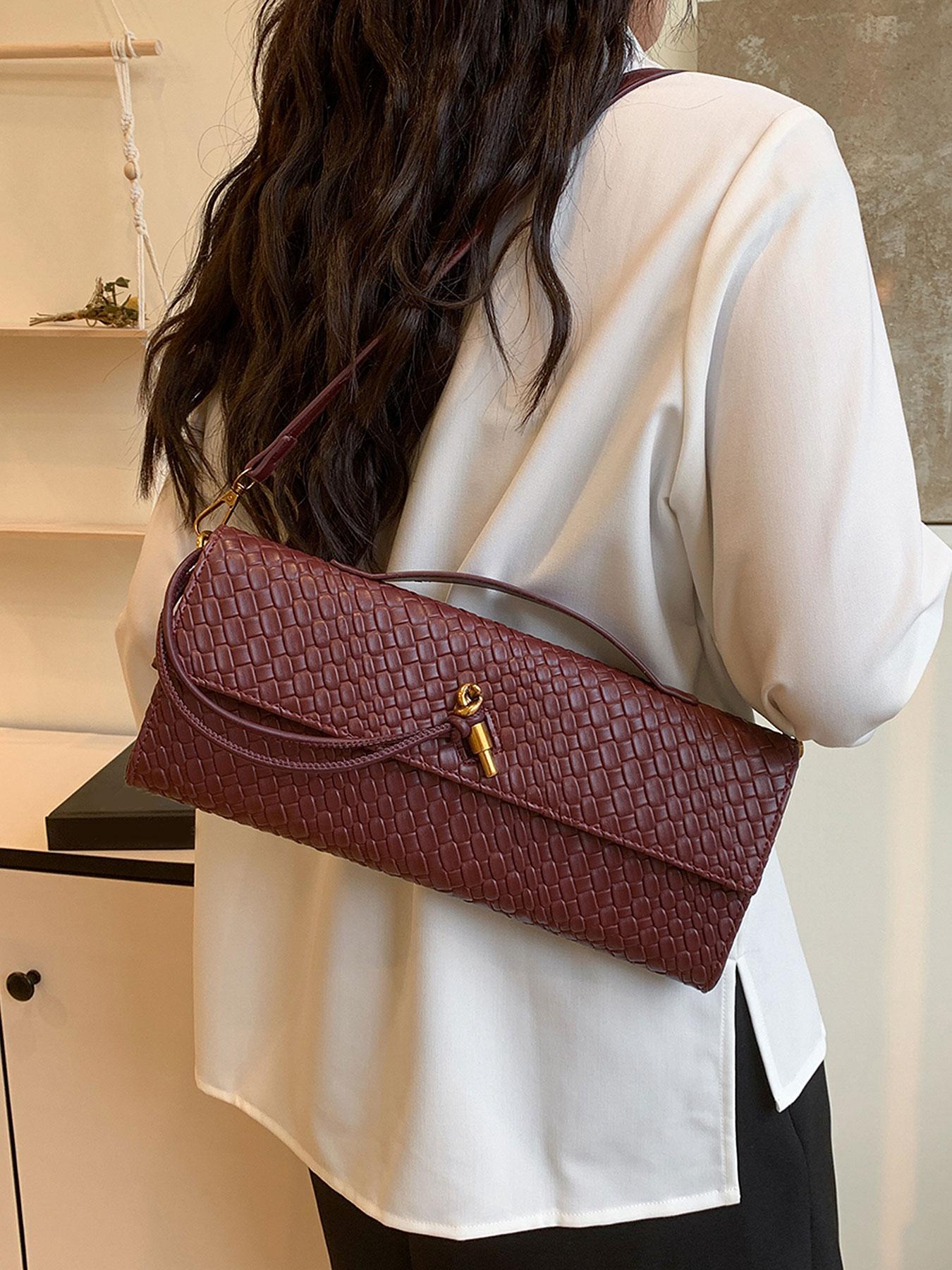 Versatile retro Classic Flap Shoulder bag with a niche design, a daily exquisite and casual crossbody bag, a fashionable and lightweight small square bag, suitable for shopping, commuting, work, daily outings, and parties