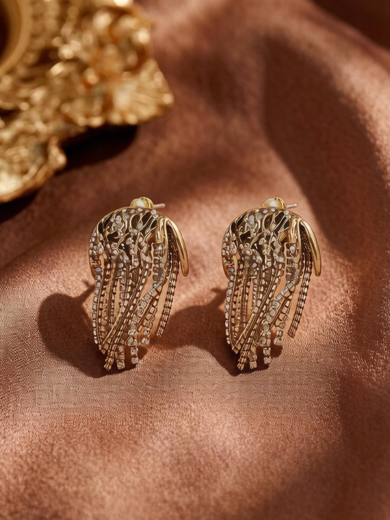 1 pair of retro light luxury line tassel studded diamond earrings, suitable for daily commuting, vacation and dating, and also a surprising exquisite small gift.