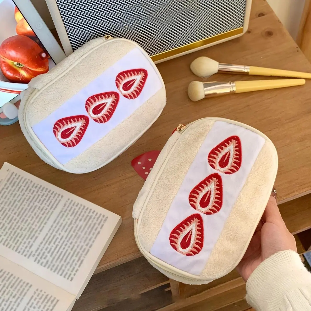 1Pc Strawberry Embroidery Makeup Bag with Checkered Lining Portable Cosmetic Pouch Cute /Korean Style Embroidered Bag for Travel