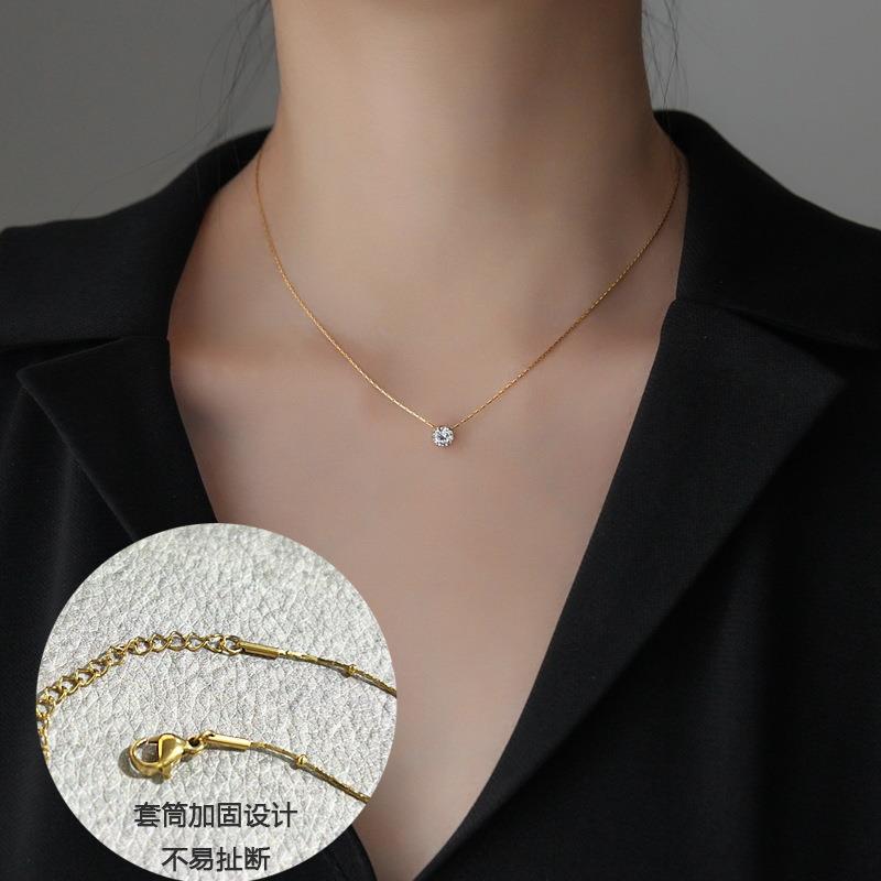 A new six claw diamond pendant necklace, with a high-end and niche light luxury style. The six claw diamond pendant features exquisite and sparkling details, and the long collarbone chain design is suitable for summer jewelry scenes. Suitable for women's