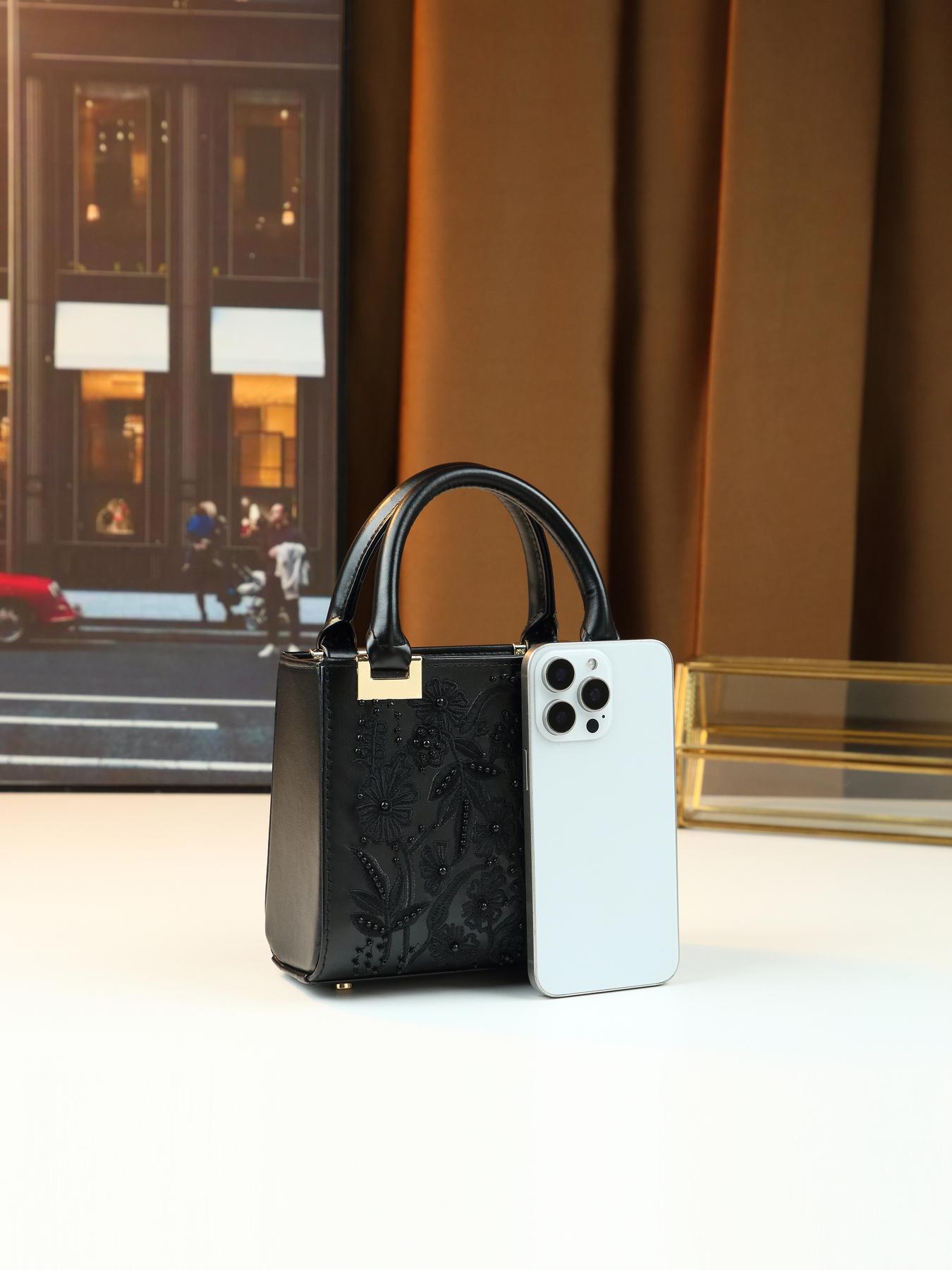 Heavy-duty beaded floral design embroidered small square bag, elegant versatile date shoulder crossbody bag