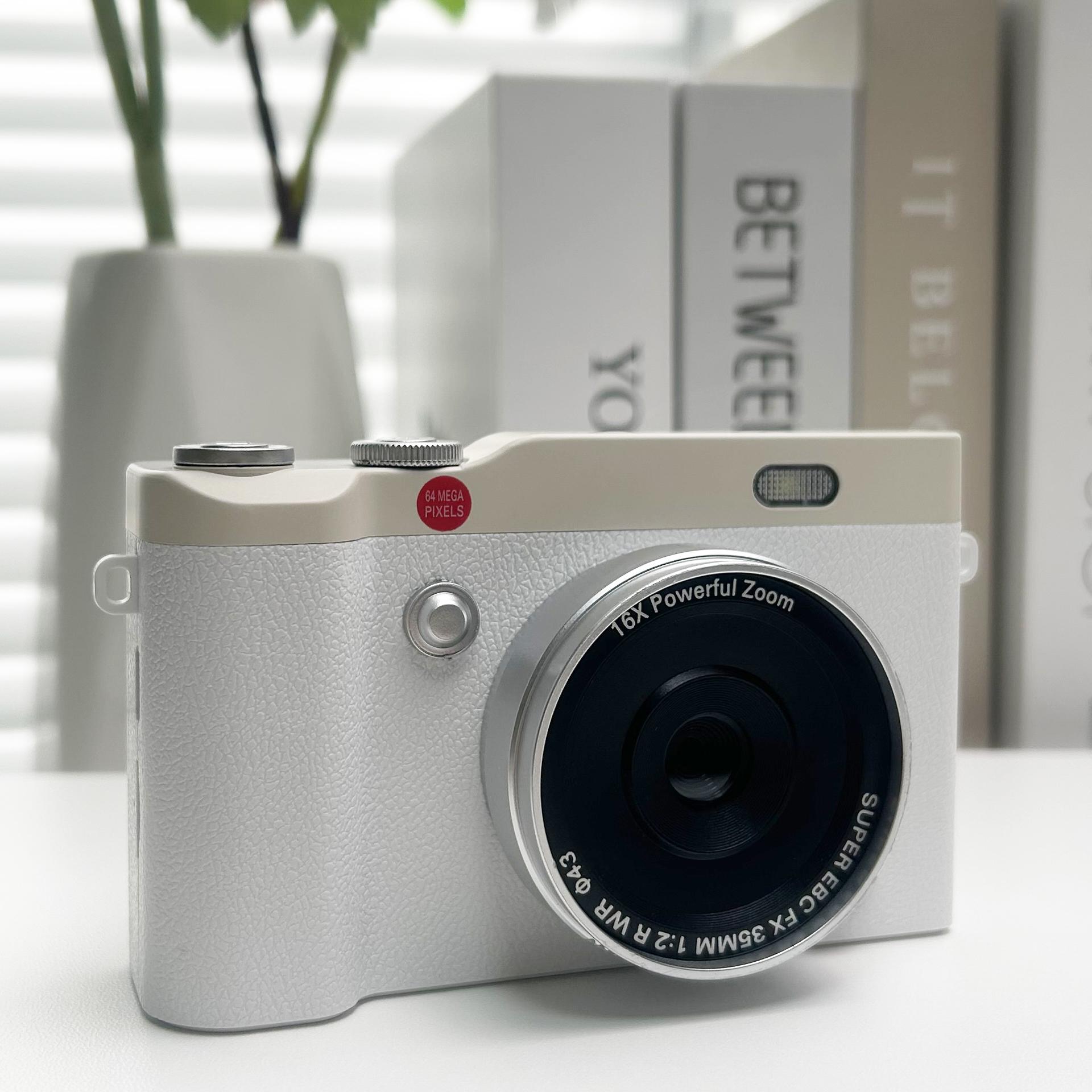 Portable Digital Camera with 180° Flip Screen, Entry-Level Student Selfie Camera with 32GB Memory Card for Photo and Video, Perfect for Back-To-School Season, Thanksgiving New Year Gift