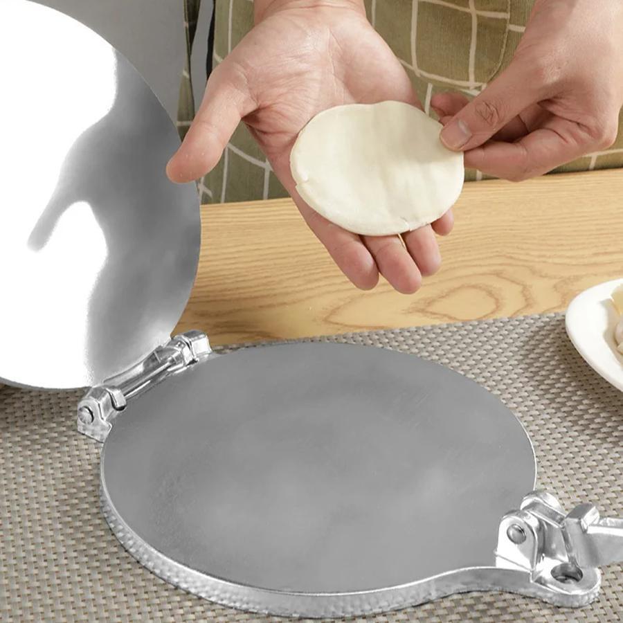 Corn tortilla press mold, easily make perfect corn tortillas. Household kitchen tool, durable and easy to clean, say goodbye to hand kneading, efficient and fast, a must-have kitchen wonder