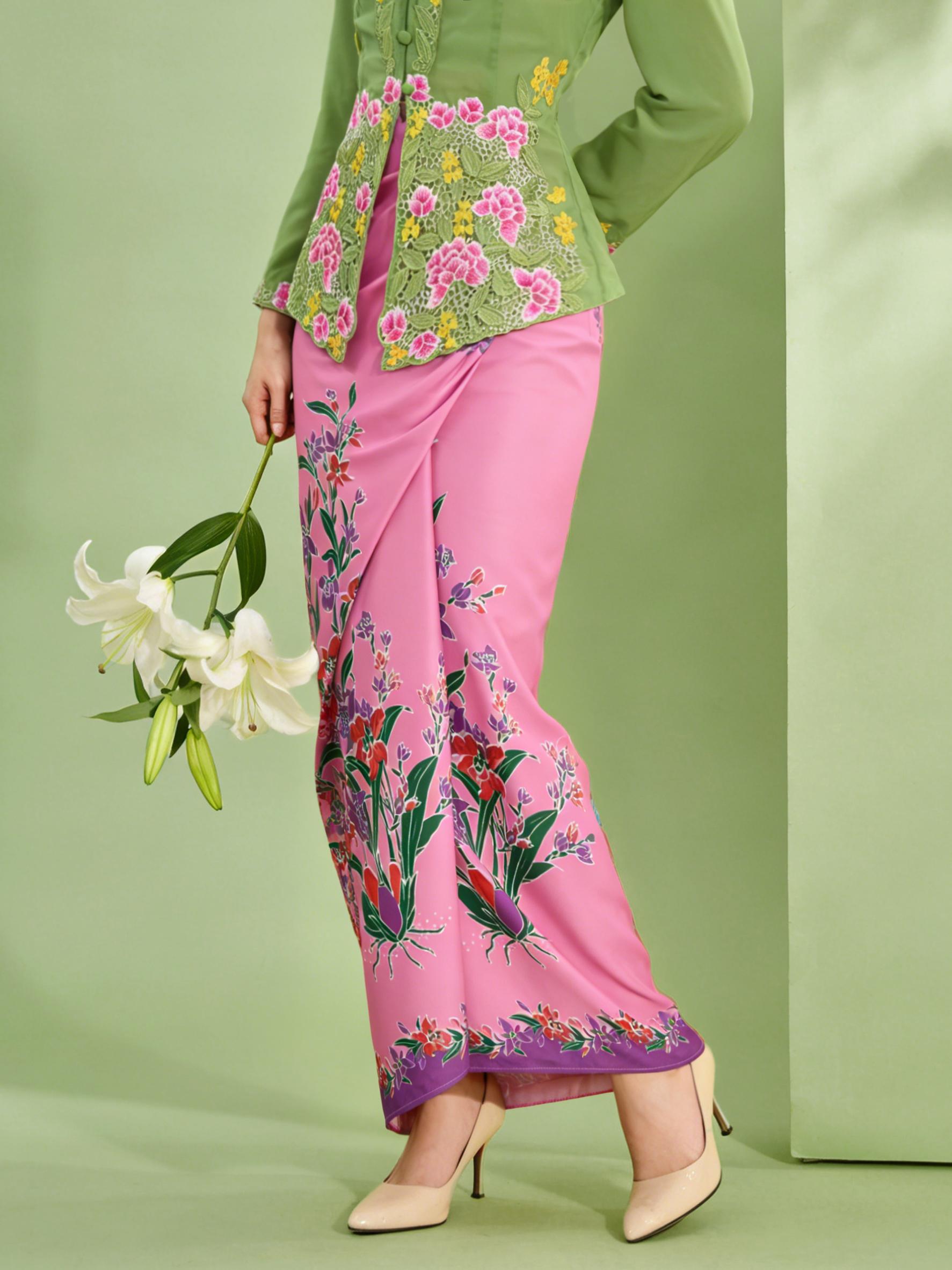 Modern kebaya, women's midi skirt, wrap dress, sarung women's style, Hari Raya Haji 2026, modern baju kurung, festive clothing, engagement festive clothing. Slim cut that accentuates the waist, suitable for women to wear.