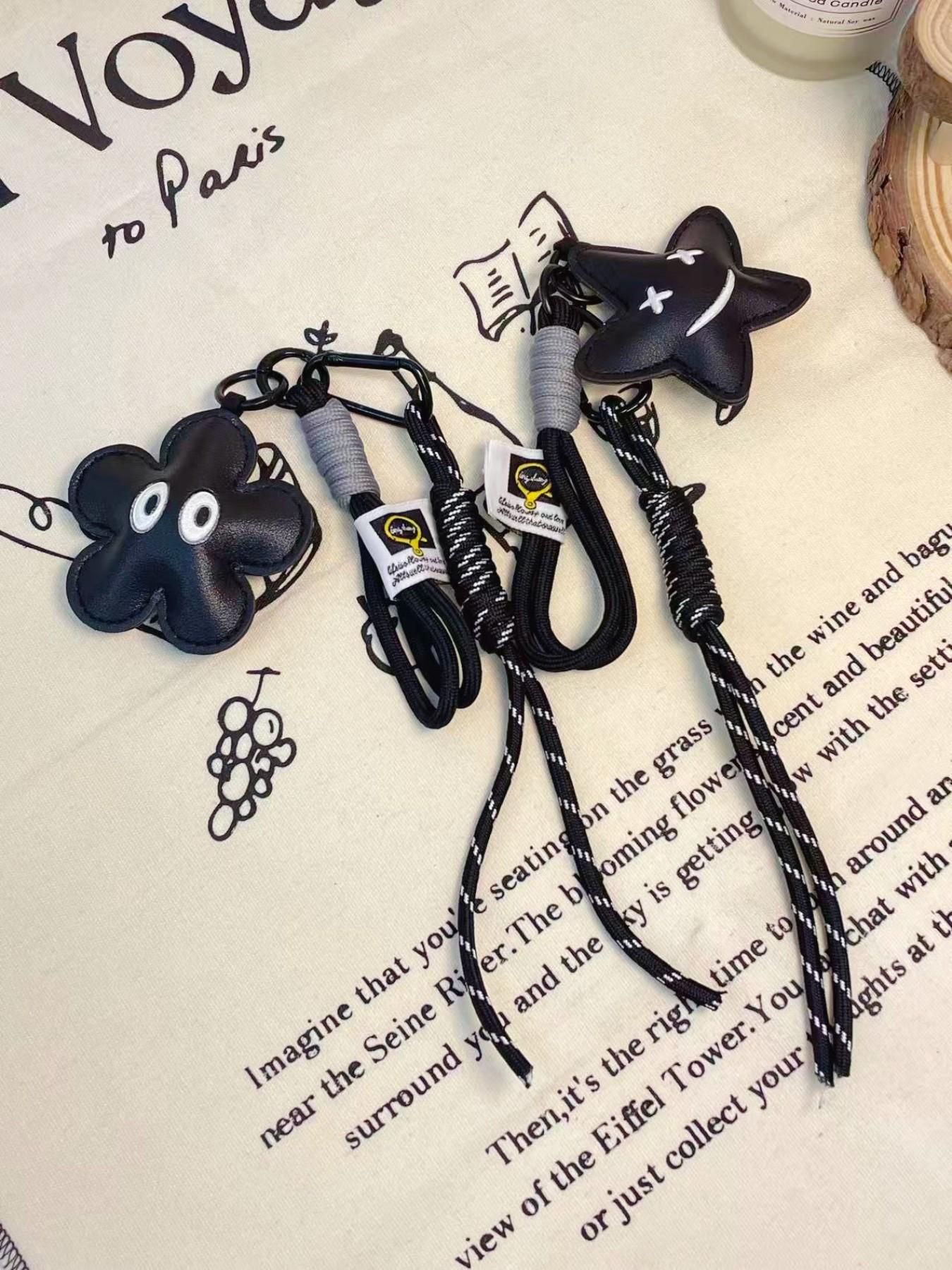 1 PCS Stylish Star & Flower Keychain | Artificial Leather Star & Flower Pendant | Bag Accessory | Suitable for Bag Pendants, Key Pendants | A Perfect Gift for Friends and Lovers | Valentine's Day Gift