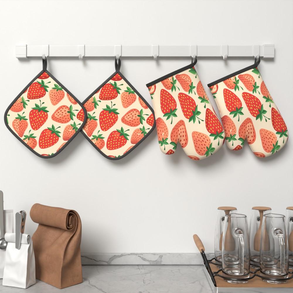 4pcs Heat Resistant Oven Mitts And Potholders Cute Strawberry Pattern Oven Mitts And Pot Holders Sets Suitable For Kitchen Decoration, Cooking, Grilling, Baking And Great Holiday Camping Picnics Gifts