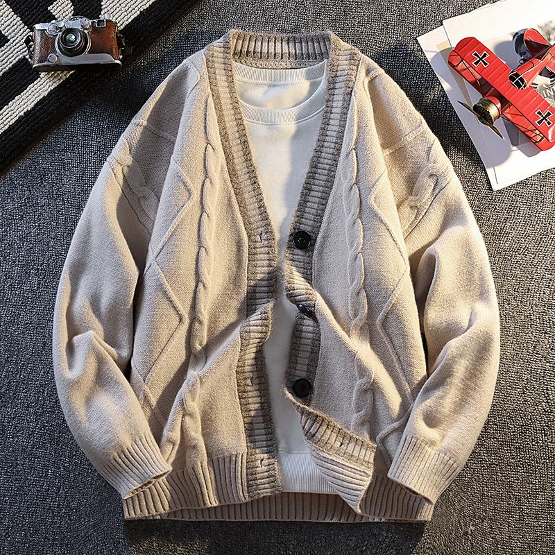 Men’s V-neck diamond cable-knit cardigan is a single-breasted sweater coat crafted from thick, soft knit fabric. With retro style, it can be worn alone or layered, suitable for daily commuting and outdoor outings.