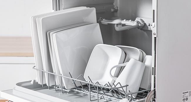 vancasso Soho Stoneware Square Dinner Set, 16 Piece Black/White Dinnerware Service Set, Kitchen Plate Crockery Set with Dinner Plate, Dessert Plate, Bowls and Mug, Service for 4