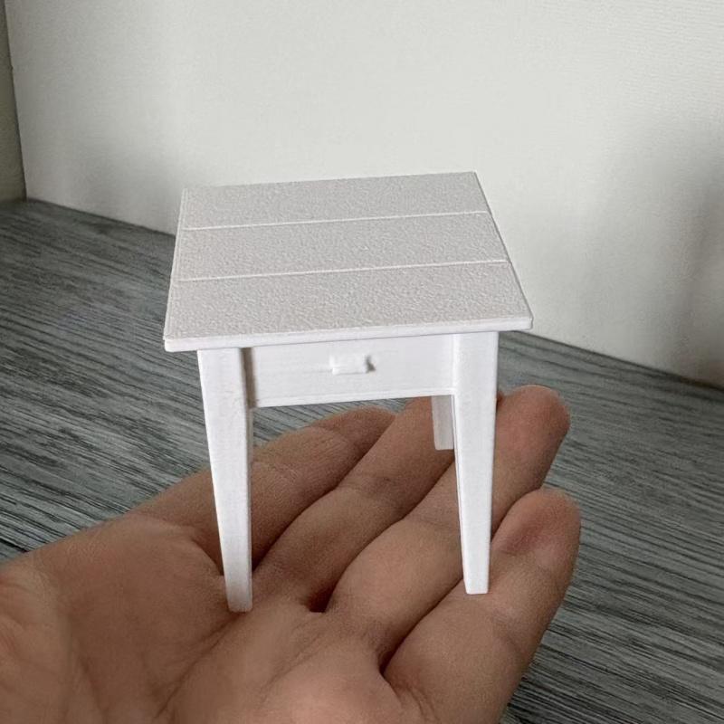 1:12 scale mini bedside table model, minimalist design, made of PLA material (not wood). Very suitable for decorating dollhouse bedrooms, model houses, BJD and OB11 dollhouse decorations, holiday gifts, and birthday surprises