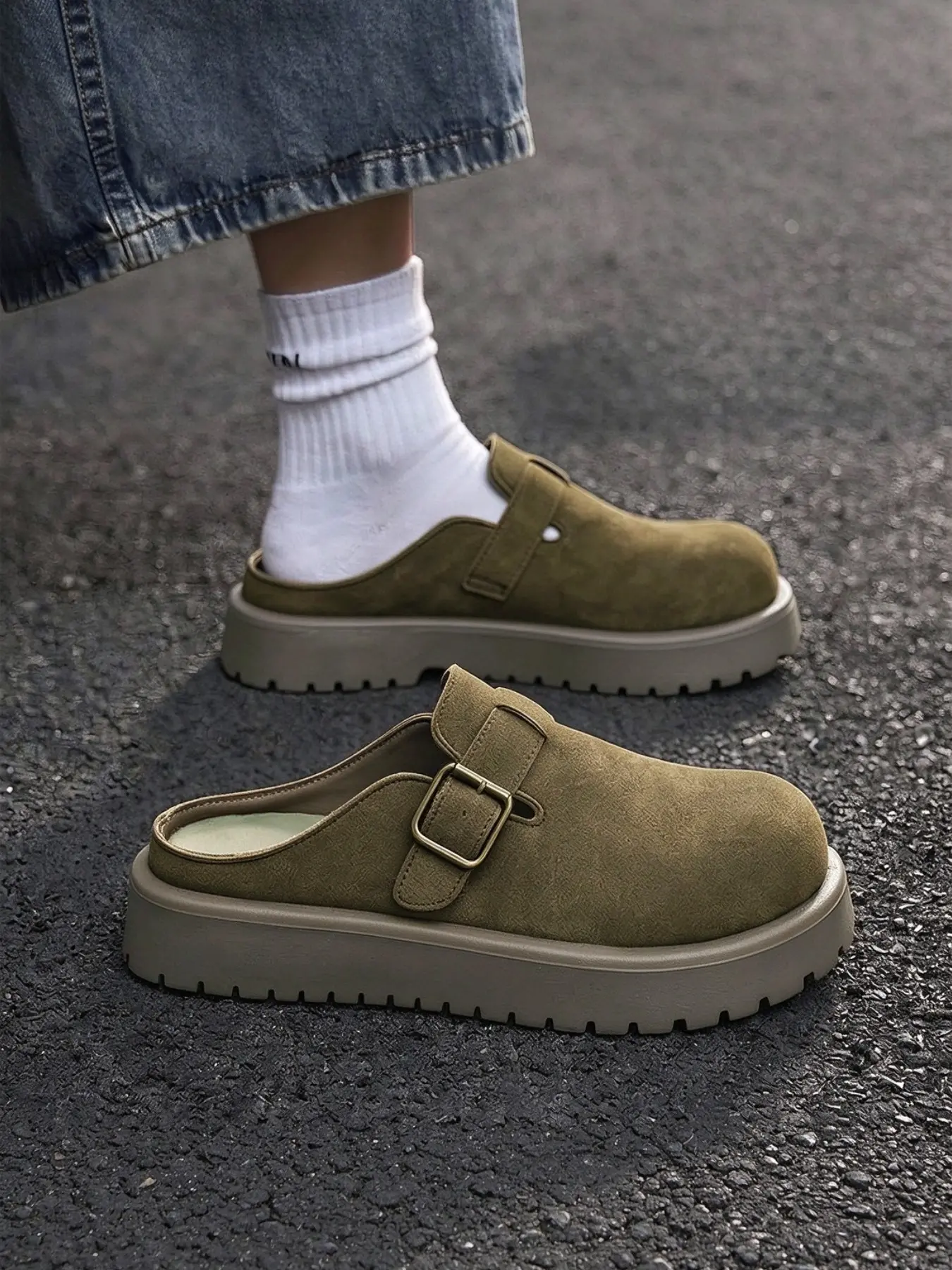 2026 Chunky Lug Sole Closed Toe Mules, Adjustable Metal Buckle, Arch Support Casual Slip On Clogs for Street Wear Walking Shoes