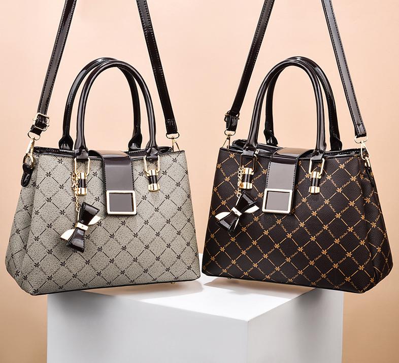 Light Gray Diamond Patterned Handbag, Black Leather Handle, Metal Square Buckle, Bow Decoration, Fashionable Commuter Women's Bag kelly Detachable Strap PU Baguette