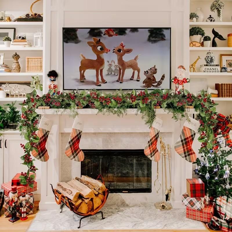 Artificial Christmas Wreath with Ivy & Holly Berries, Red Berry & Foliage Wreath for Fireplace, Staircase & Shelf, Indoor & Outdoor Decor for Christmas, New Year & Wedding, Battery-Free, Easy to Hang & Washable