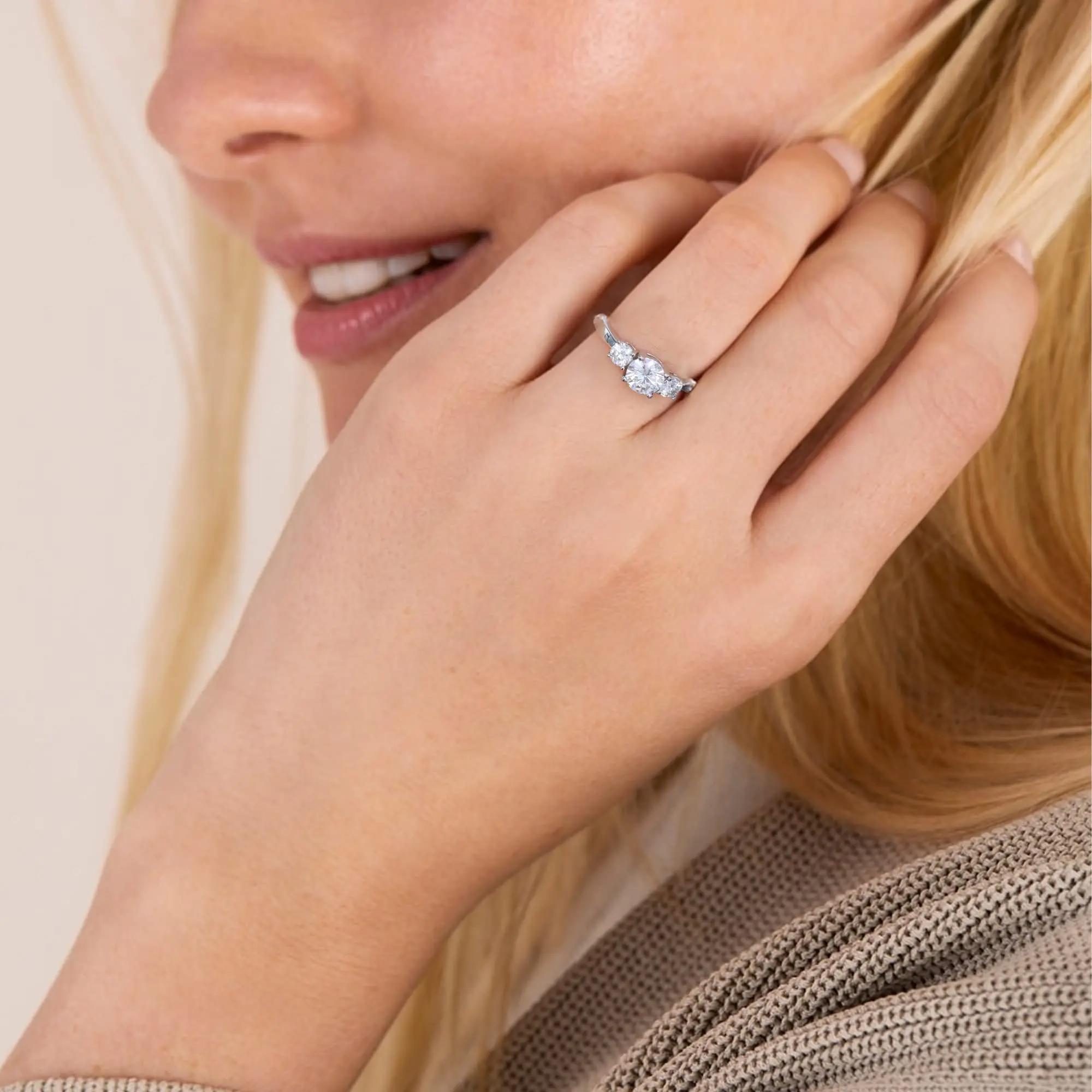 3 Stones All Synthetic Moissanite Ring Elegant Design For Woman Man Anniversary Wedding Engagement 925 Sterling Silver Rings Gift Valentine's Day R014 SpringStatements