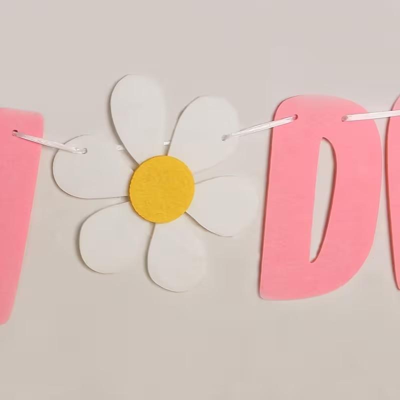 Birthday & Daisy-Themed Party Decor — Small Felt Flower Banner and Soft "First Birthday" Sign. A versatile design suitable for christenings, everyday decoration, and various party settings.