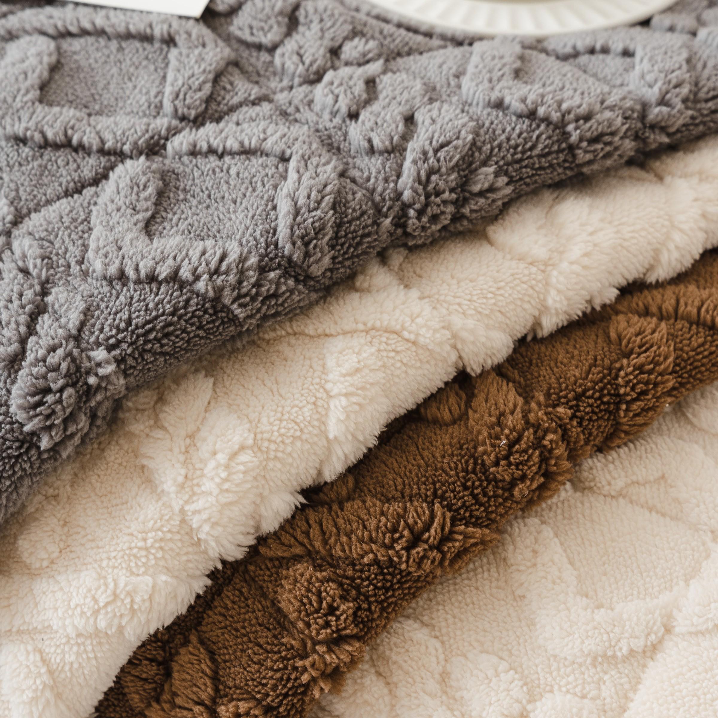 Simple Solid Velvet Sofa Cushion, European Style Soft Sofa Pad, Durable and Fashionable Furniture Accessory, All-Season Couch Protector