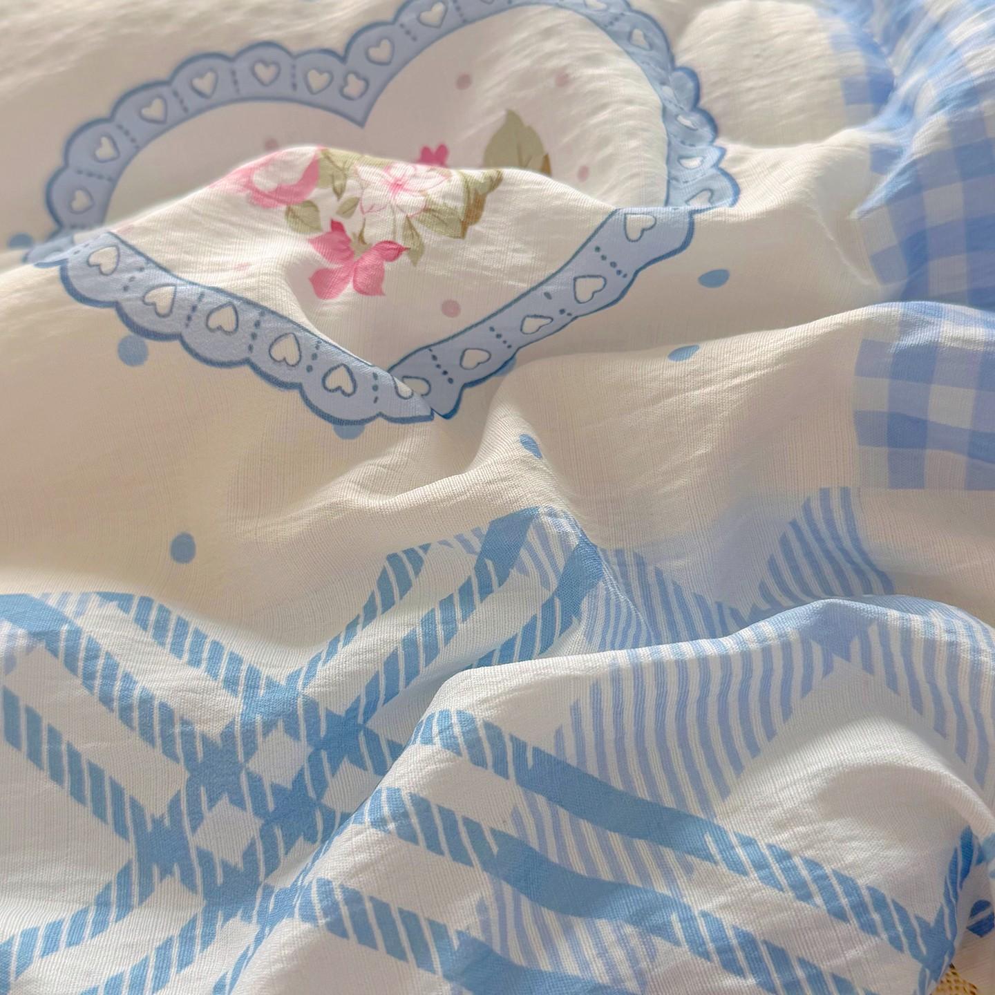 Lace-trimmed blue plaid heart-shaped rose summer quilt, ultra-soft skin-friendly air conditioning quilt and summer cooling blanket, suitable for summer bedrooms, offices, beds, living rooms, and home leisure use