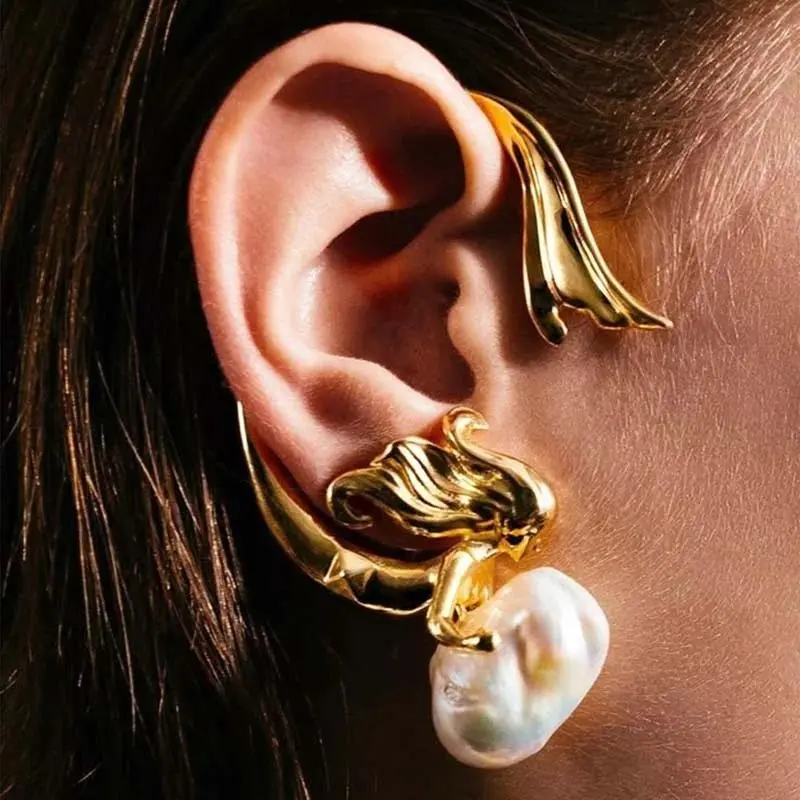Vintage Gold Color Pearl Ear Clip Ear Hanging for Women Exaggerated Metal Geometric Fish Tail Wrap Earrings Jewelry Accessories