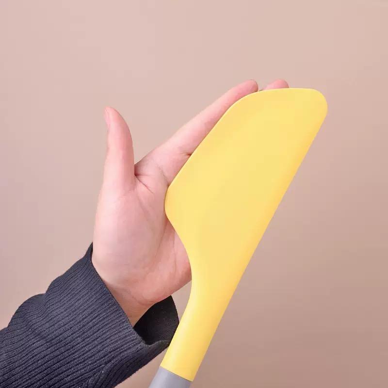 Large silicone spatula, durable and heat-resistant and easy to clean, silicone material is flexible and easy to use, ideal for stirring, spreading, baking, Ideal home kitchen tool
