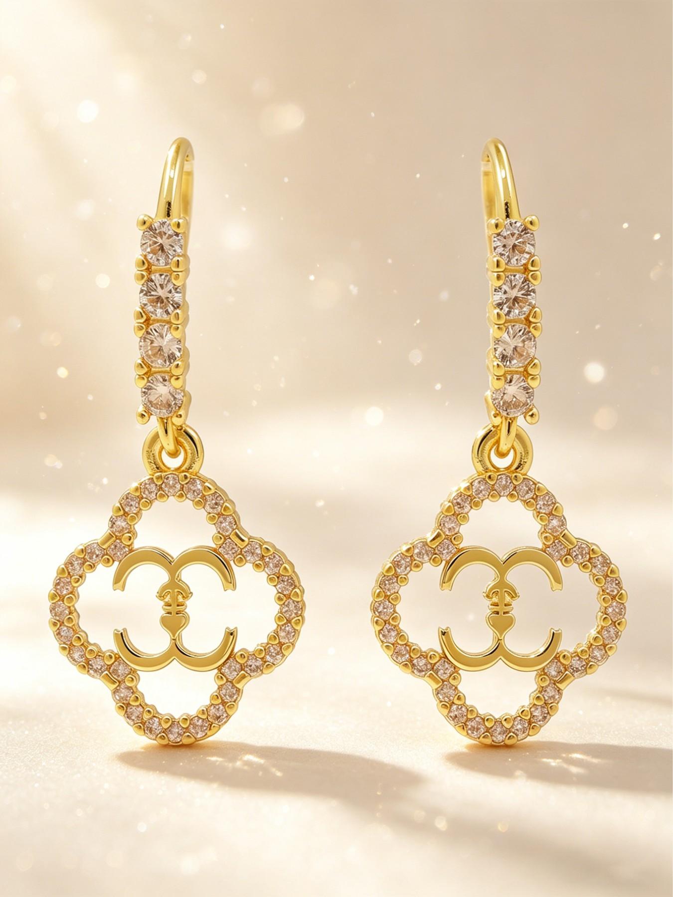 Four-leaf clover drop earrings, zircon four-leaf flower earrings, durable, colorfast, and hypoallergenic material, suitable for women's clothing and versatile accessories