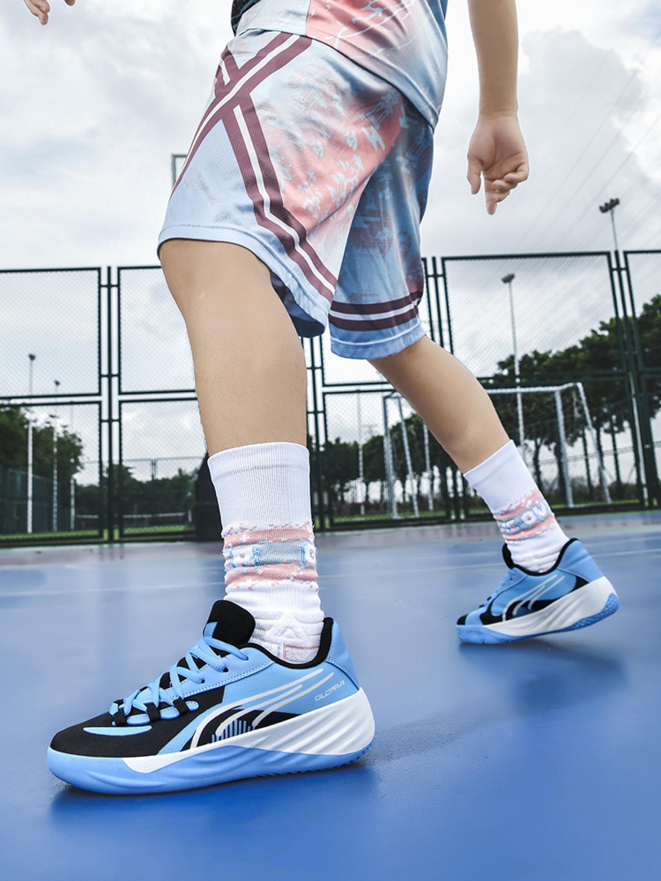 1 Pair Men's Starry Night Graffiti High-Top Basketball Shoes Art Sports Style Mesh Leather Splicing Eye-Catching Personality Comfortable For Basketball Sports And Street Outings