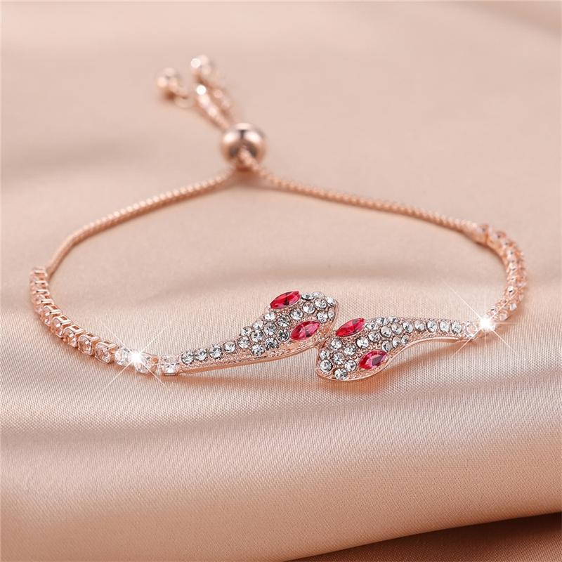 A bracelet made of synthetic red zirconia is fashionable, elegant and simple, suitable for women to wear at travel wedding parties Heart Design Bracelet
