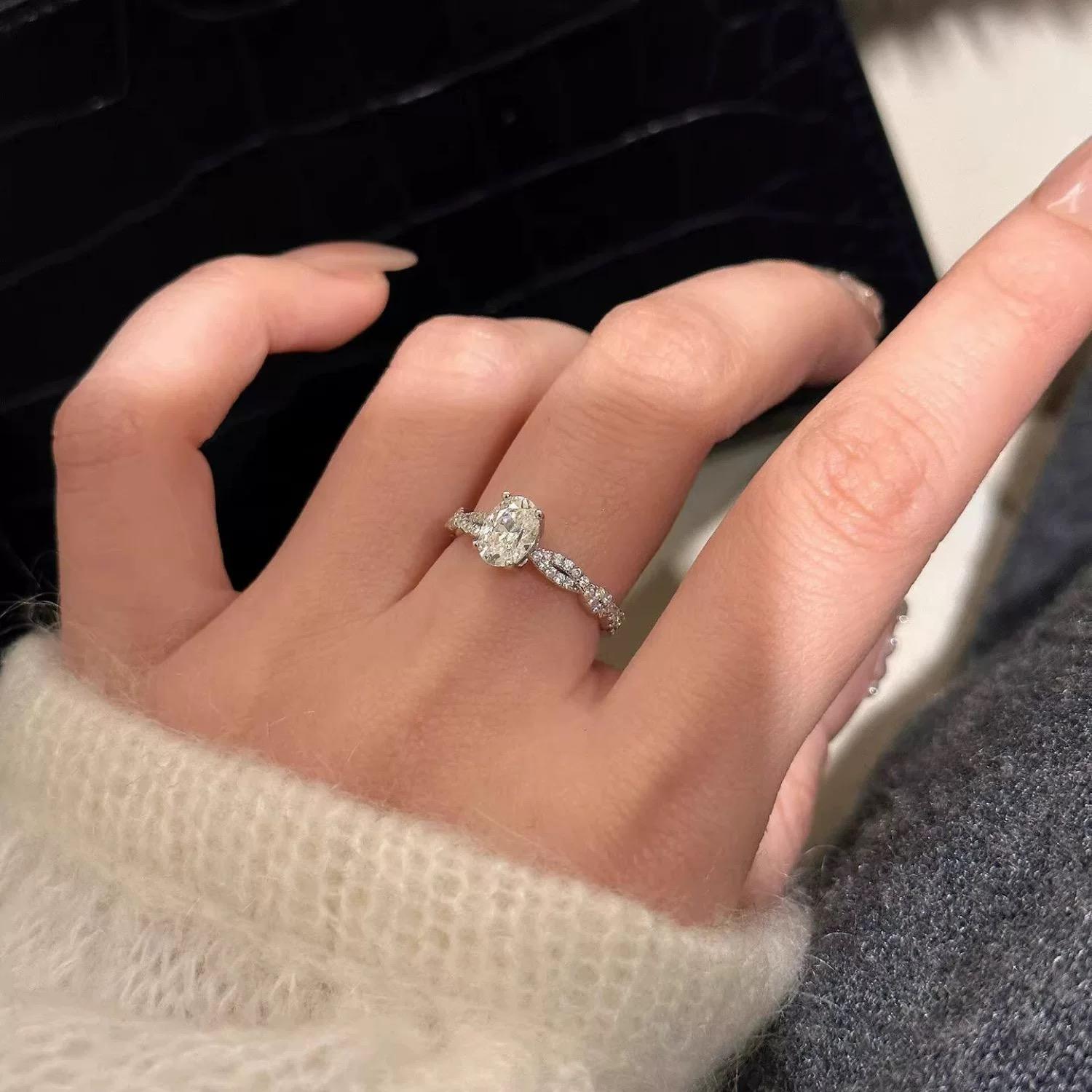 DRINSPER Twisted Oval S925 1.0ct Dvvs Synthetic Moissanite Sterling Silver Ring for Women Girls Suitable for Engagement Chrismas Gift for Girlfriend Jewelry Accessory