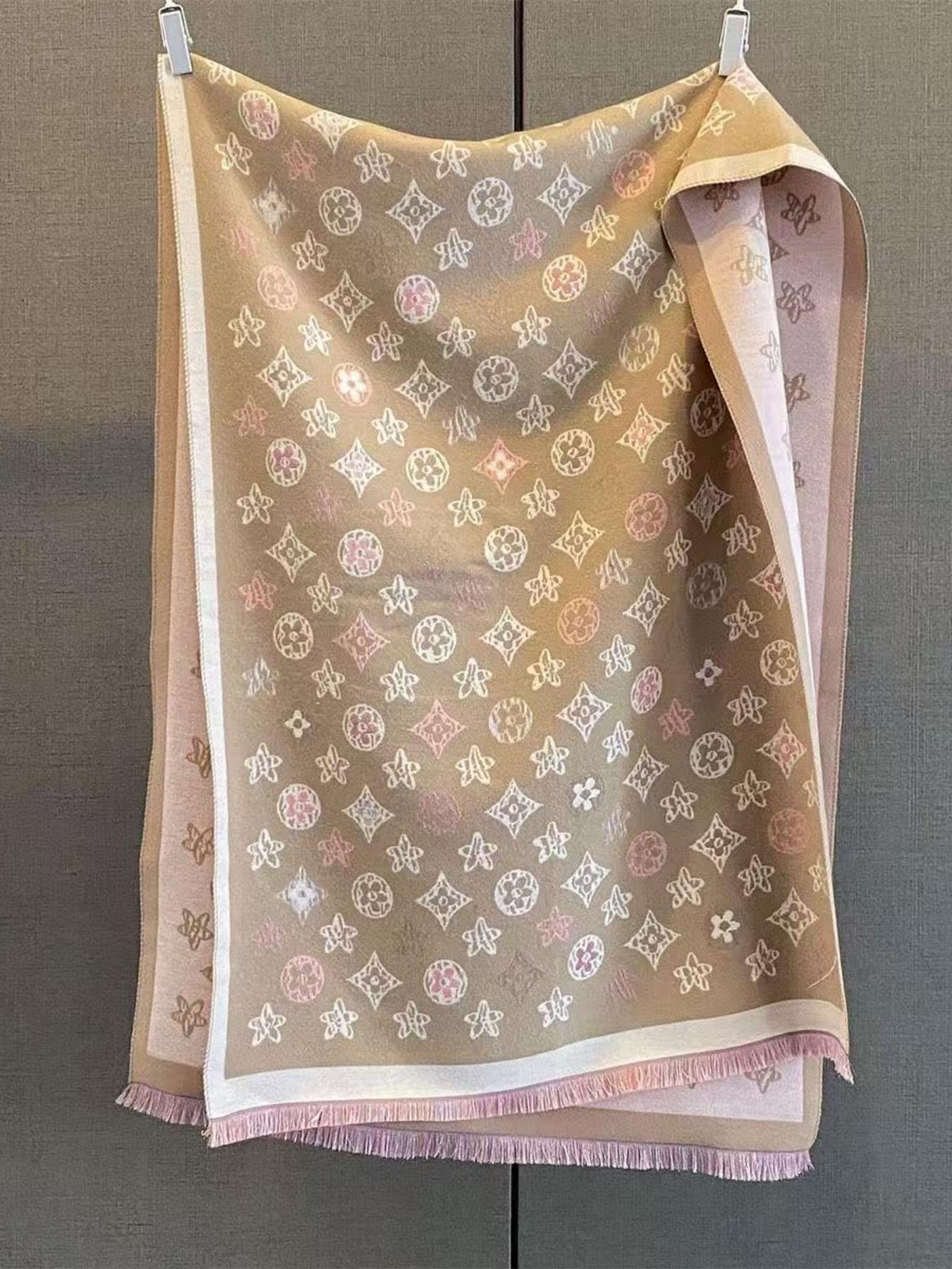 Autumn Winter Unisex Clover Thick Warm Scarf, Fluffy Soft Scarf, Fashionable Faux Wool, High-End Anti-Cold Neckwear, Suitable for Various Occasions