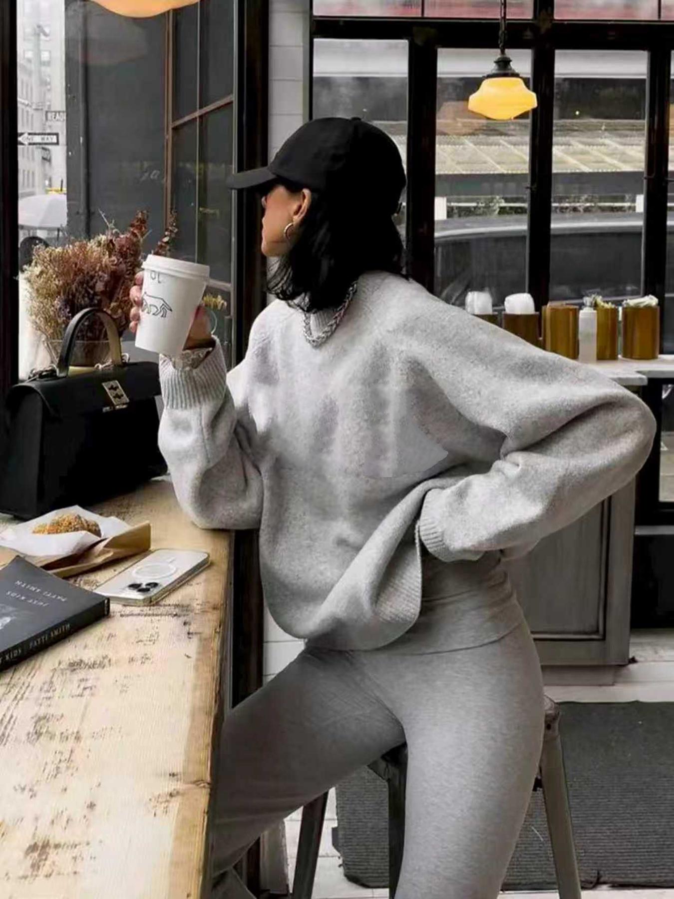 Women's Loose-Fitting Casual Knit Sweater, Soft Round Neck Long Sleeve Pullover, Simple Comfortable Solid Color Fashion Top