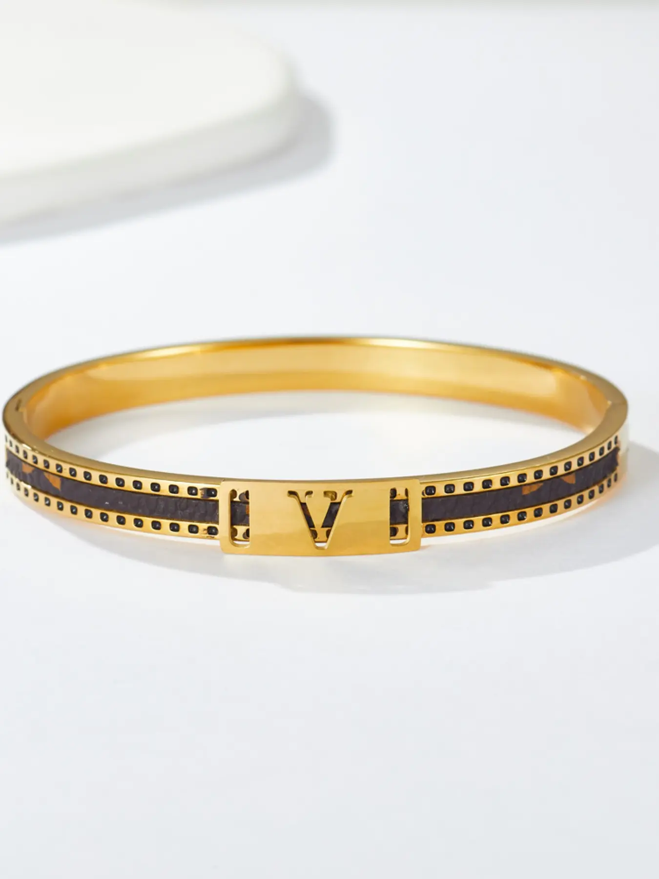 Luxury or Silver Color Geometric Stainless Steel Cuff Bracelet, Ideal for Weddings, Parties, Daily Wear, Perfect Gift