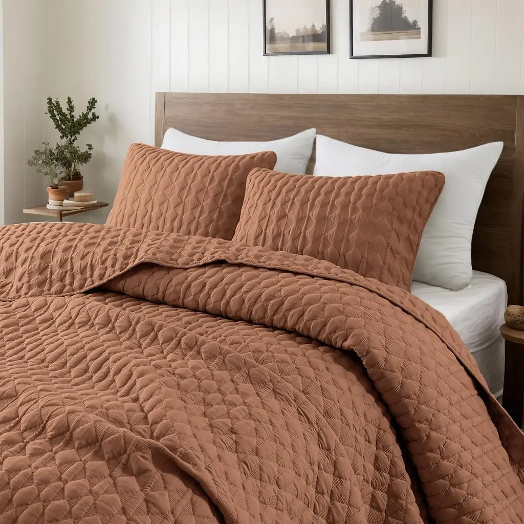 Burnt Orange Oversized California Cal King Size Quilt Bedding Sets with 2 Pillow Shams,Red Lightweight Soft Bedspread Coverlet Bed Cover for All Season, 3 Pieces, 116x106 inches