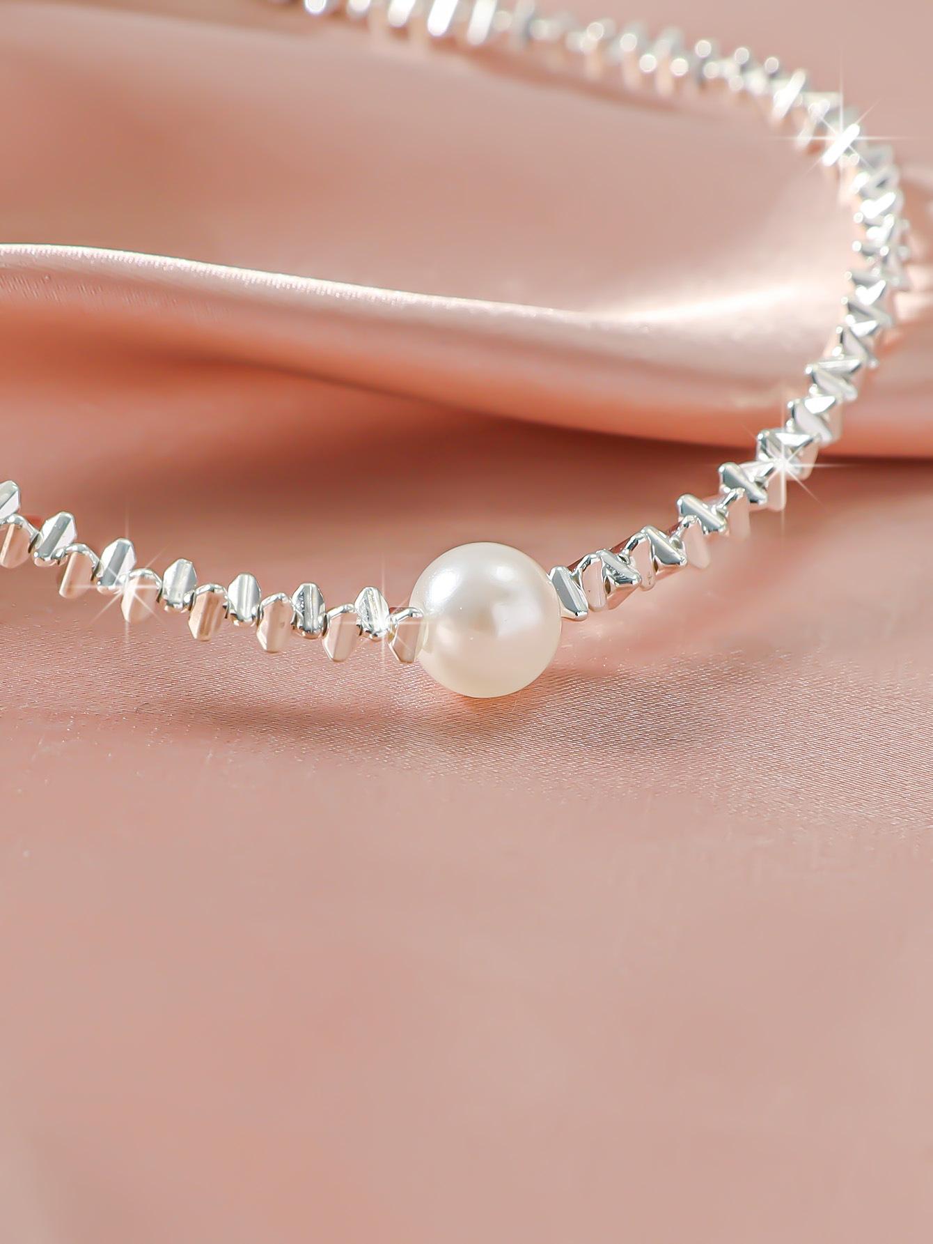 Minimalist Diamond Necklace, High-End Luxury Sparkling Collarbone Chain, Elegant Women's Jewelry, Simple Cold Style Pendant