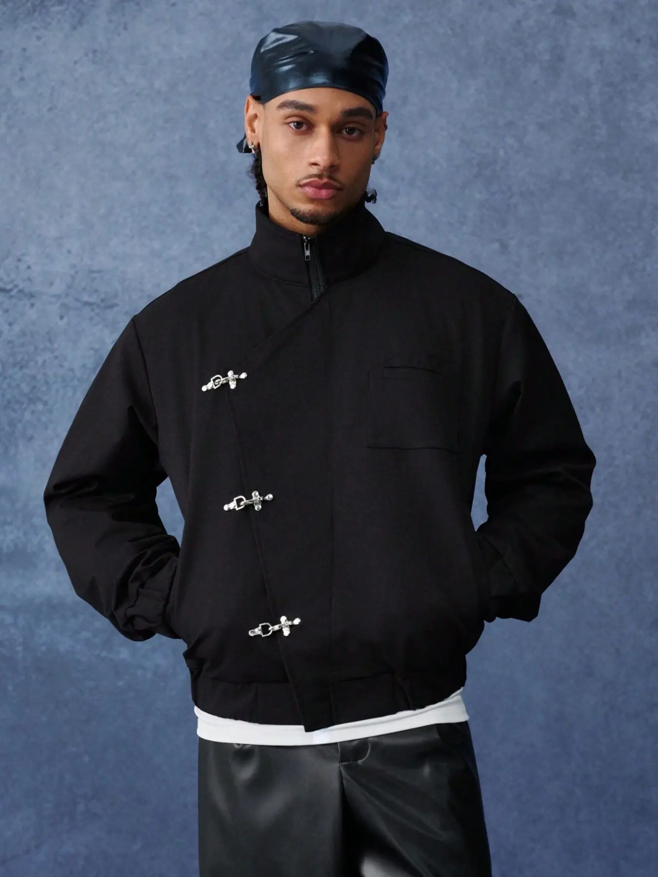 Men's Short Jacket with Metal Hook Lapel, Dark Style Asymmetrical Front Buckle, Loose Fit Casual Workwear Top, Unique Design Fashion
