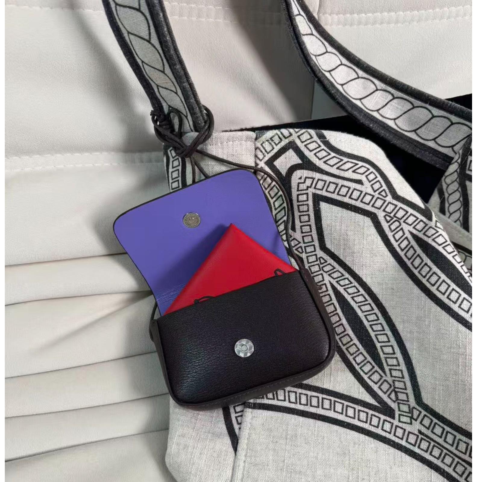 Mini Crossbody Bag, Solid Color Simple Small bag, Fashionable Handbag Accessory, Perfect for Daily Use, Stylish and Practical Design