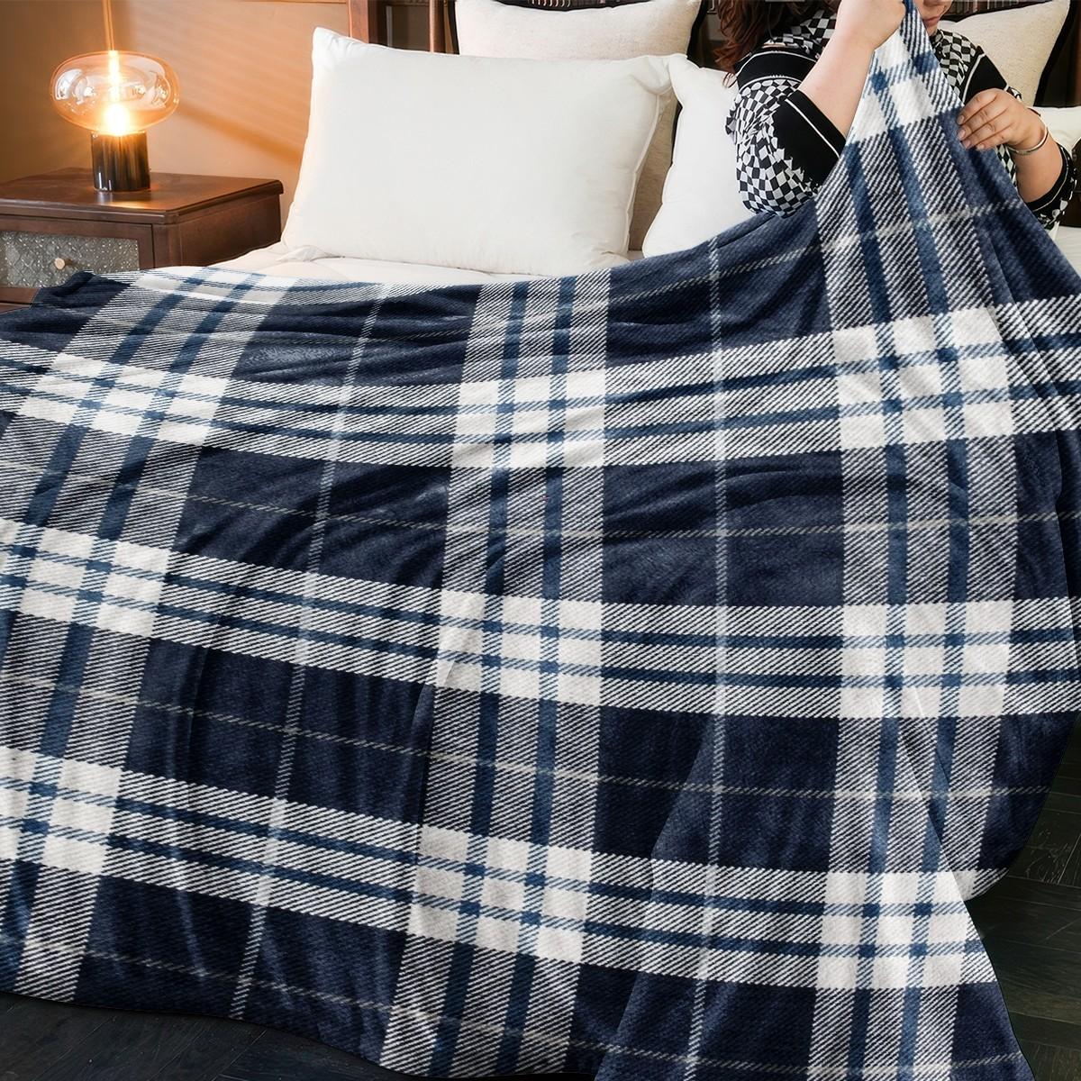 Plaid Flannel Sofa Blanket, Soft Plush Warm Blanket for Men and Women, Comfortable Thick Bedspread, Multiple Colors Available